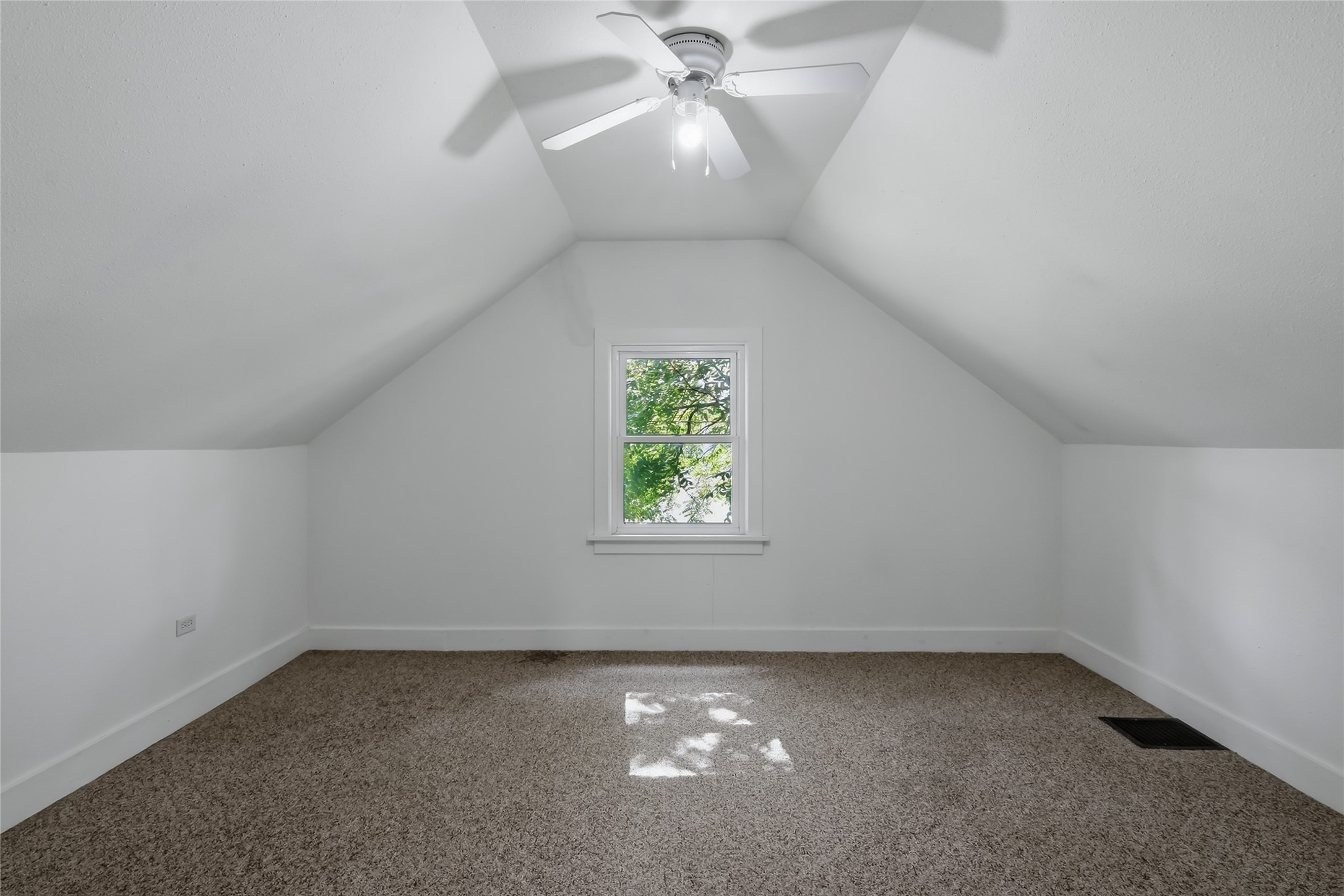 515 12th Avenue W Property Photo 16