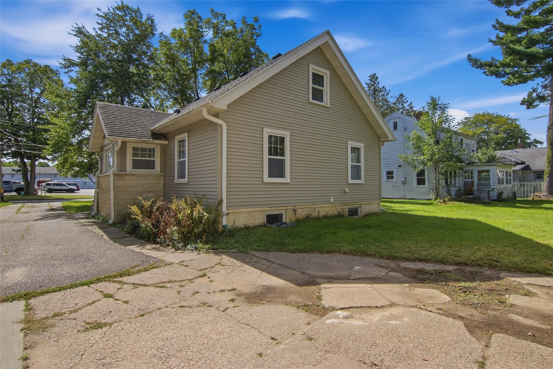 515 12th Avenue W Property Photo 26
