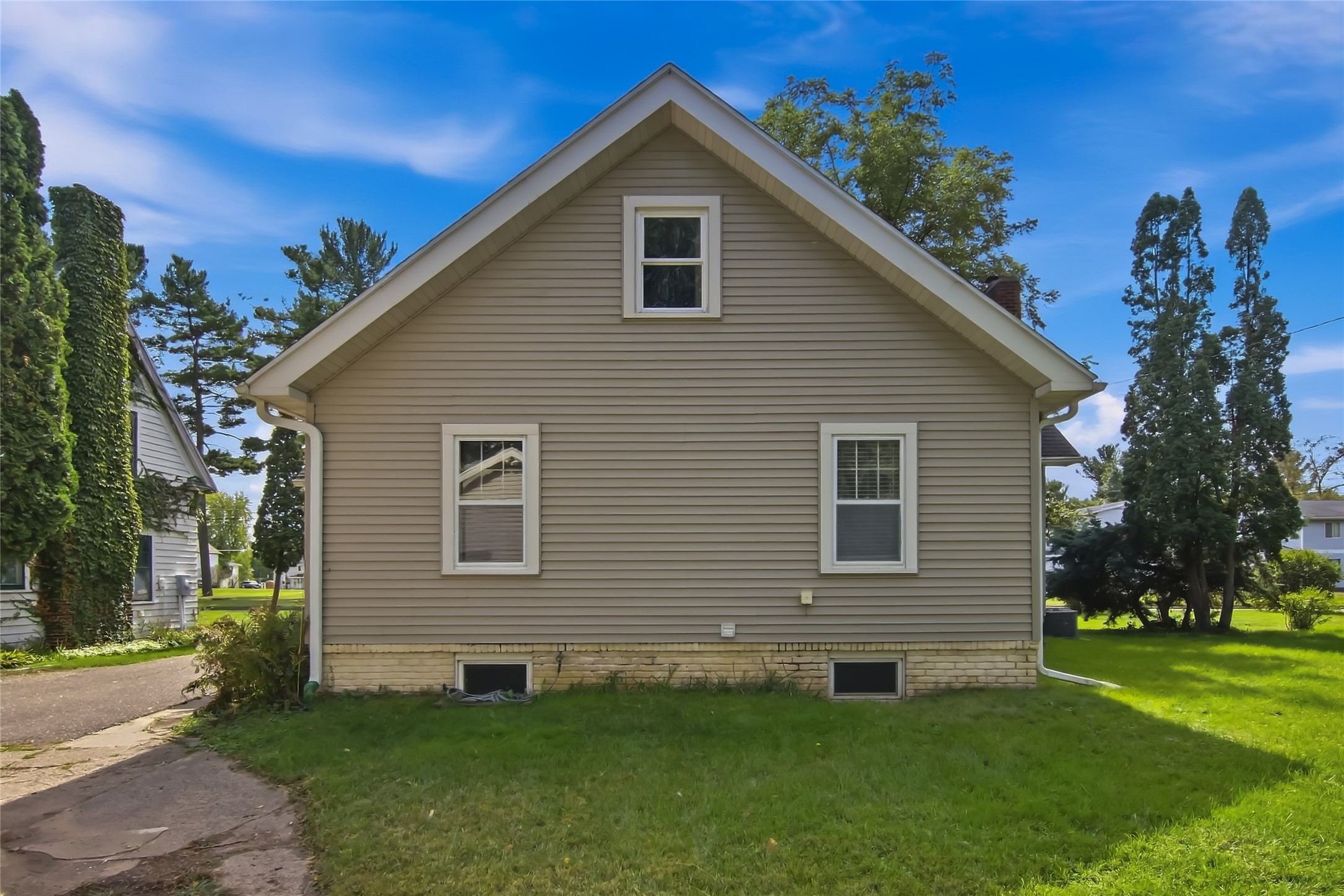 515 12th Avenue W Property Photo 27