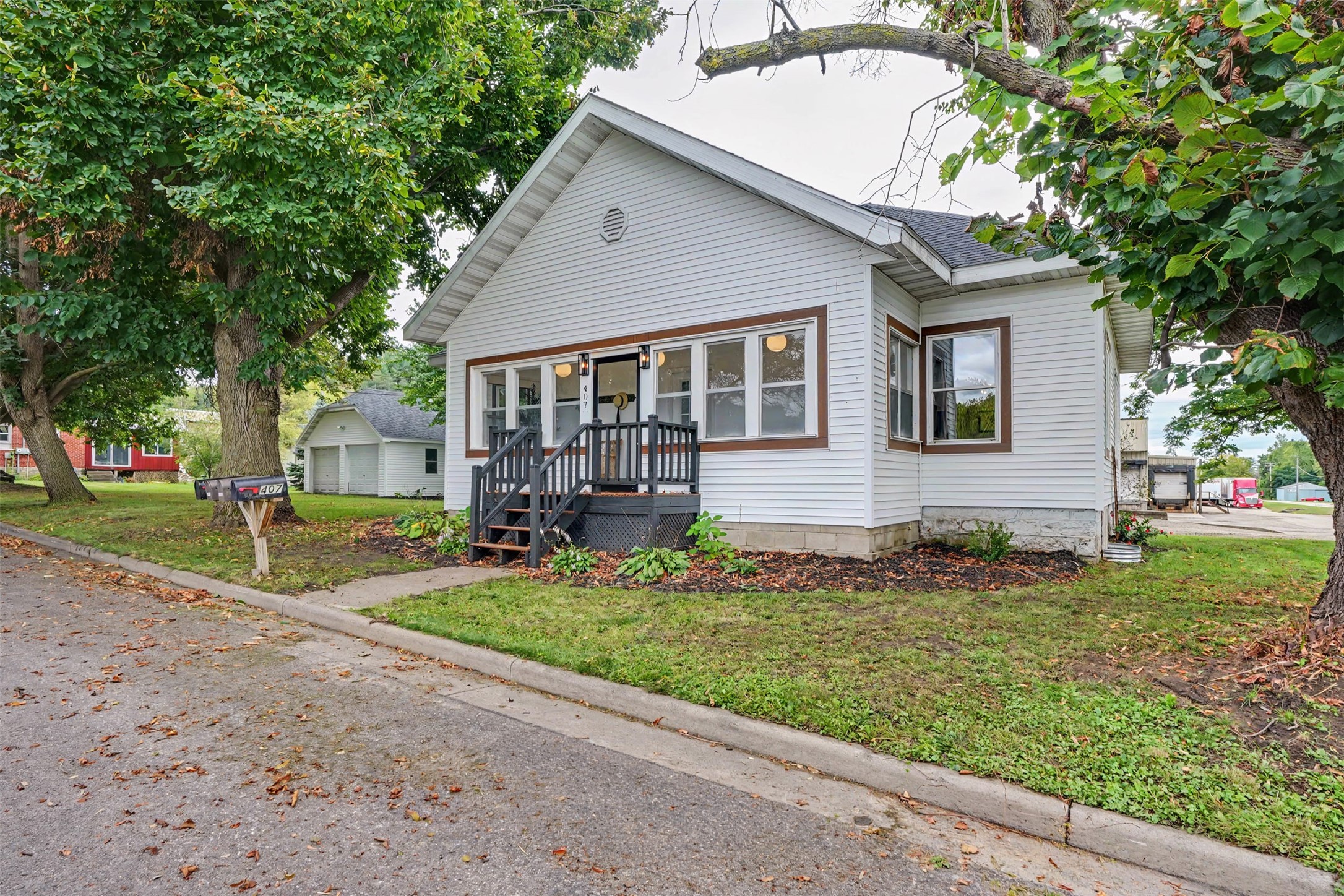 407 8th Avenue W Property Photo 2