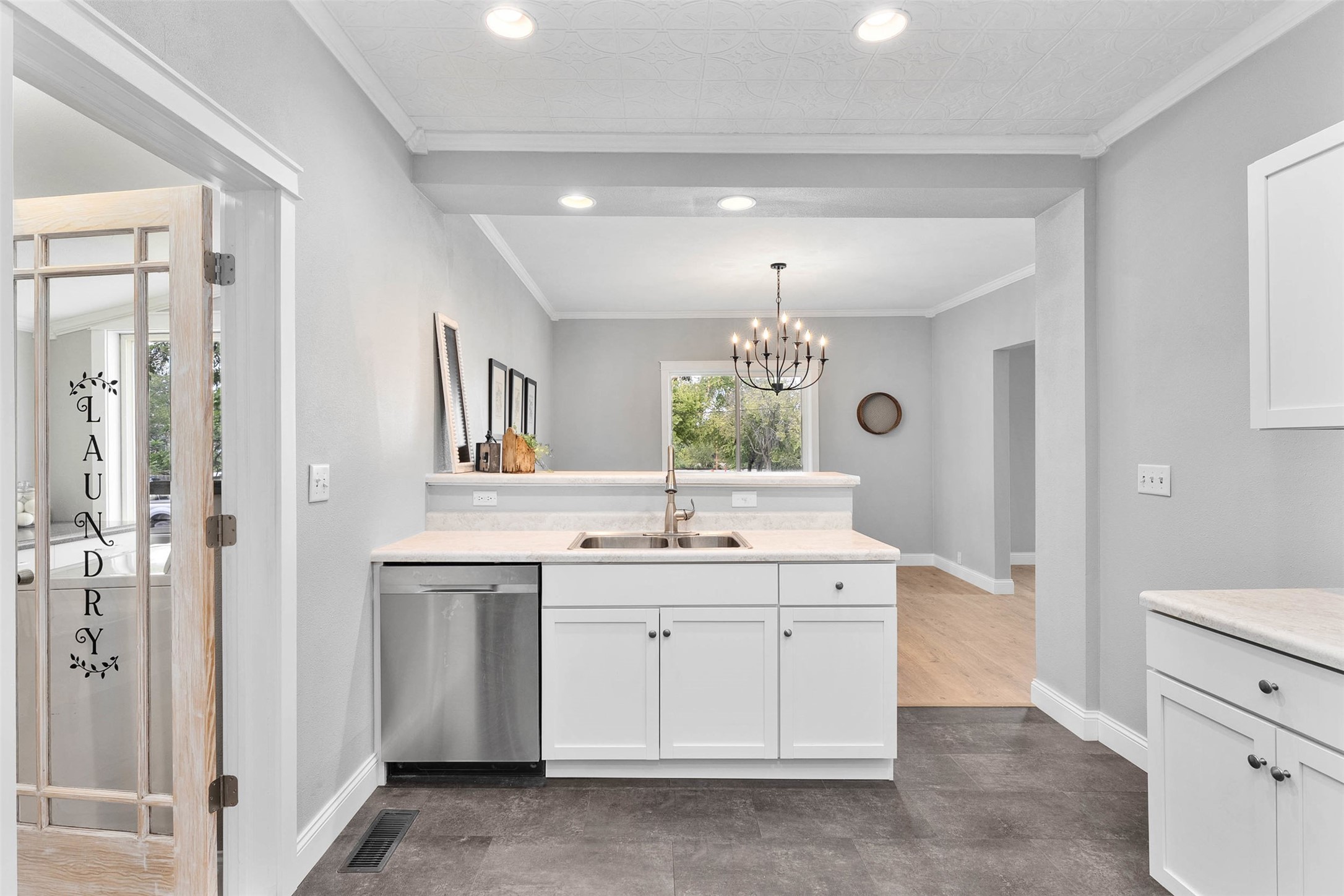 407 8th Avenue W Property Photo 16