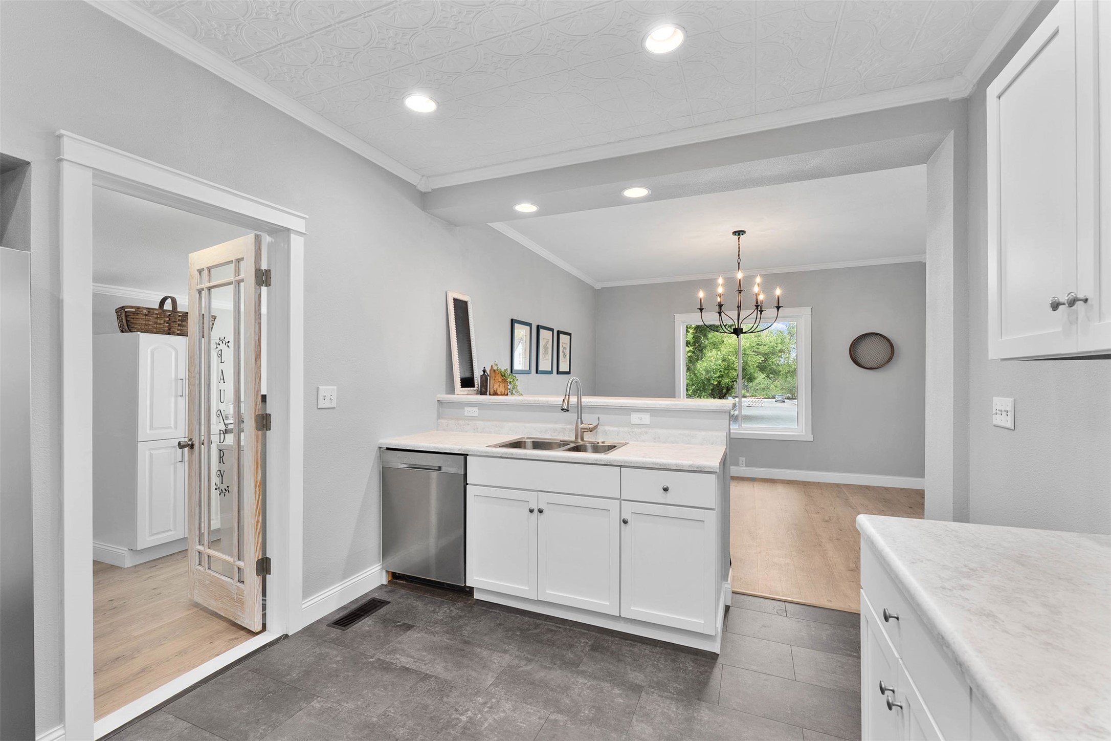 407 8th Avenue W Property Photo 17