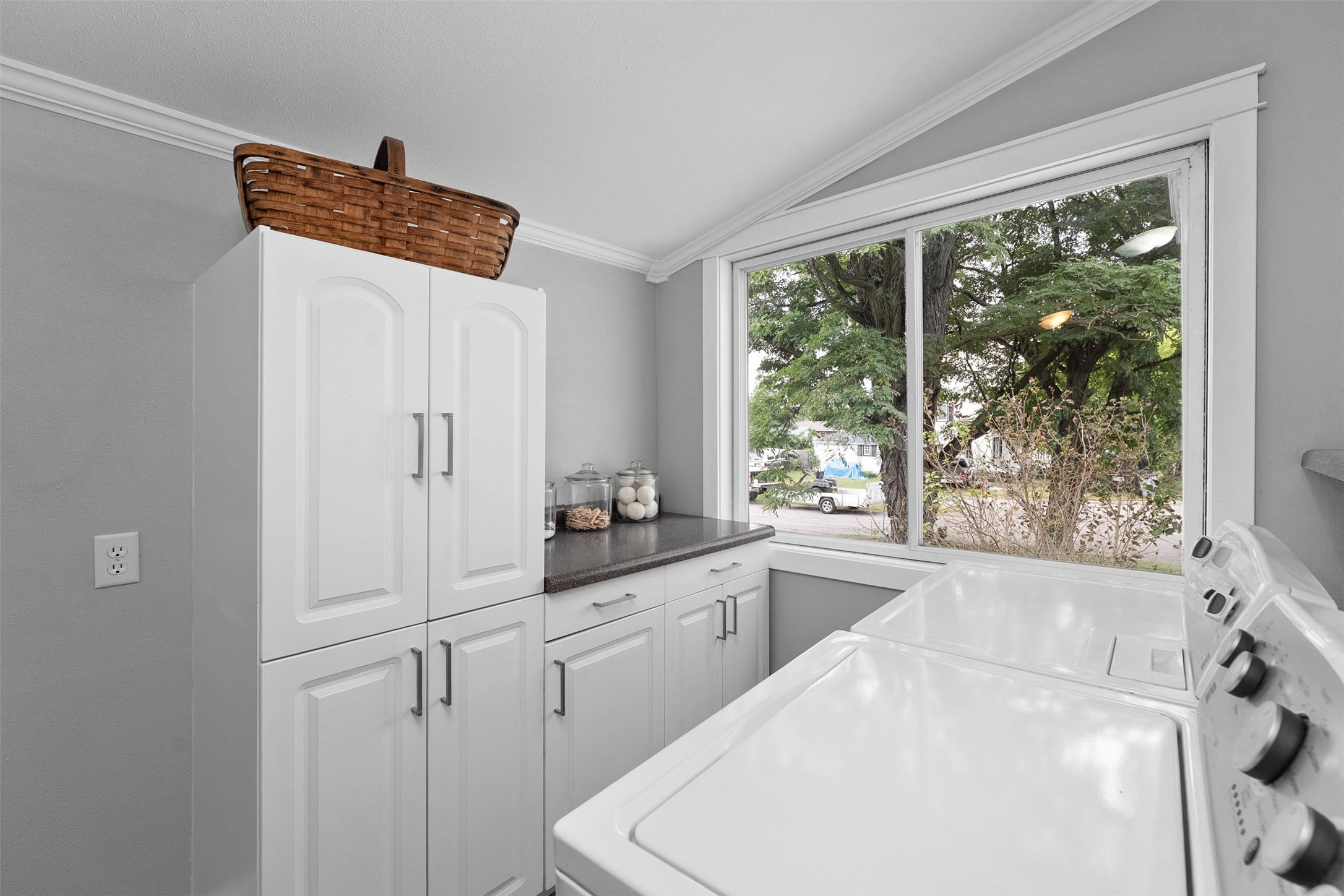 407 8th Avenue W Property Photo 21