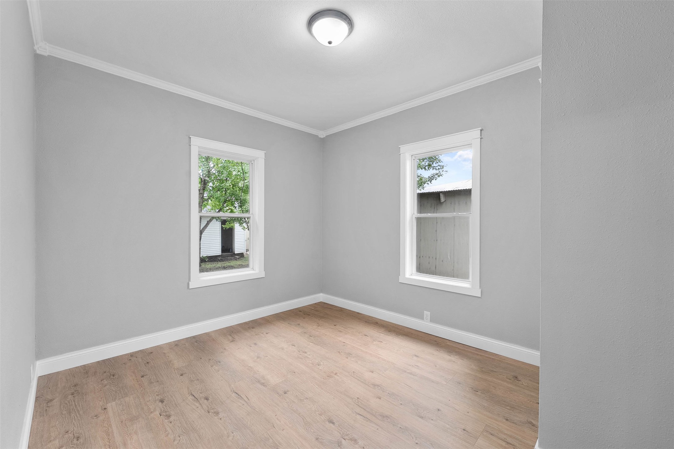 407 8th Avenue W Property Photo 27