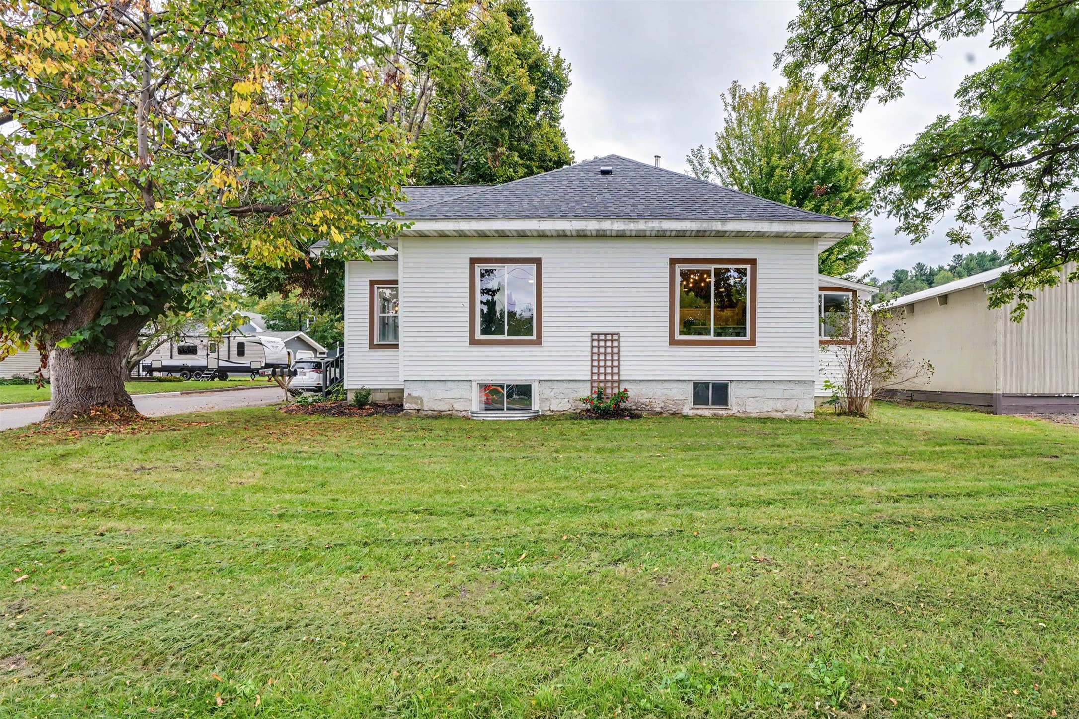 407 8th Avenue W Property Photo 37