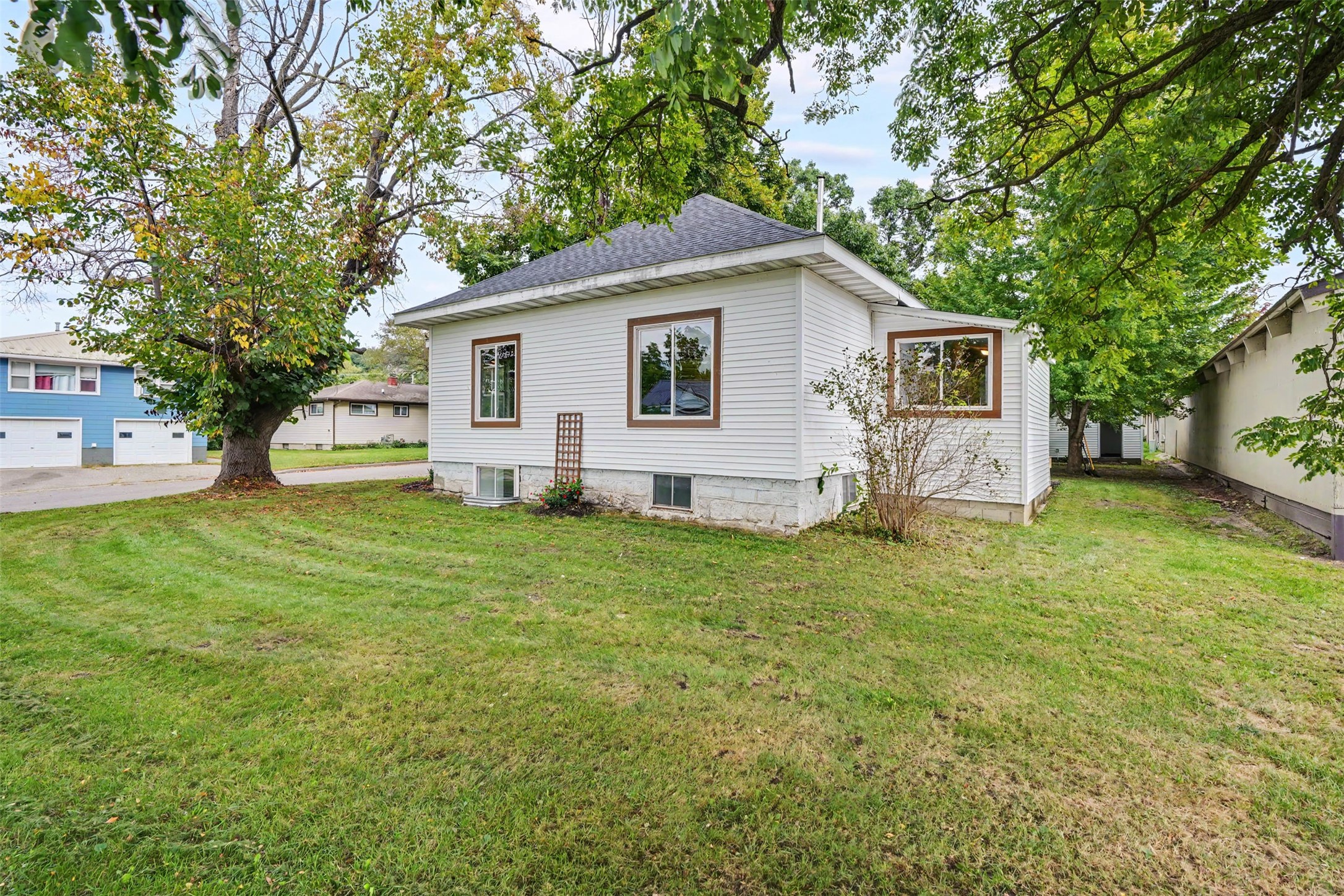 407 8th Avenue W Property Photo 38