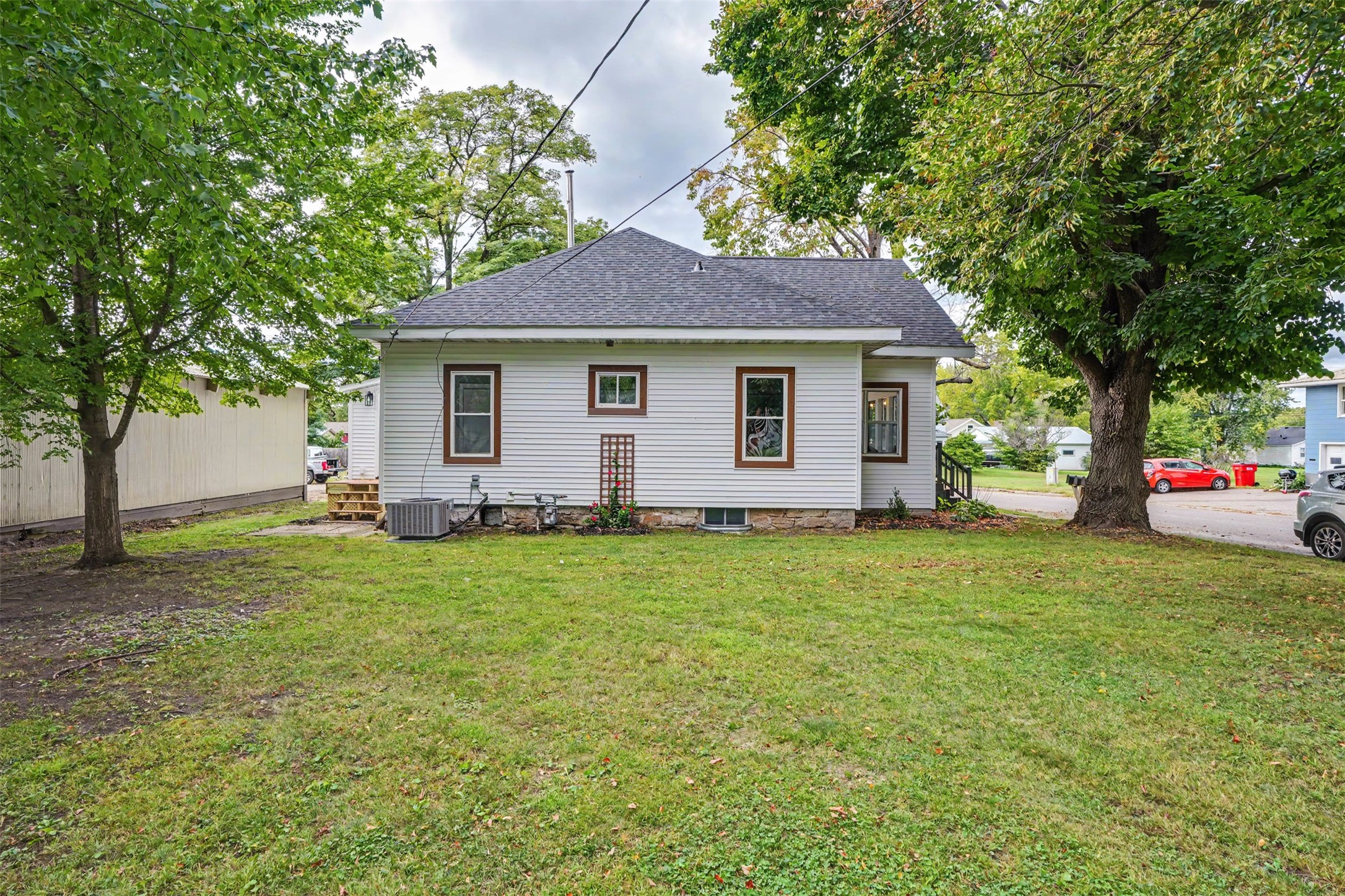 407 8th Avenue W Property Photo 41