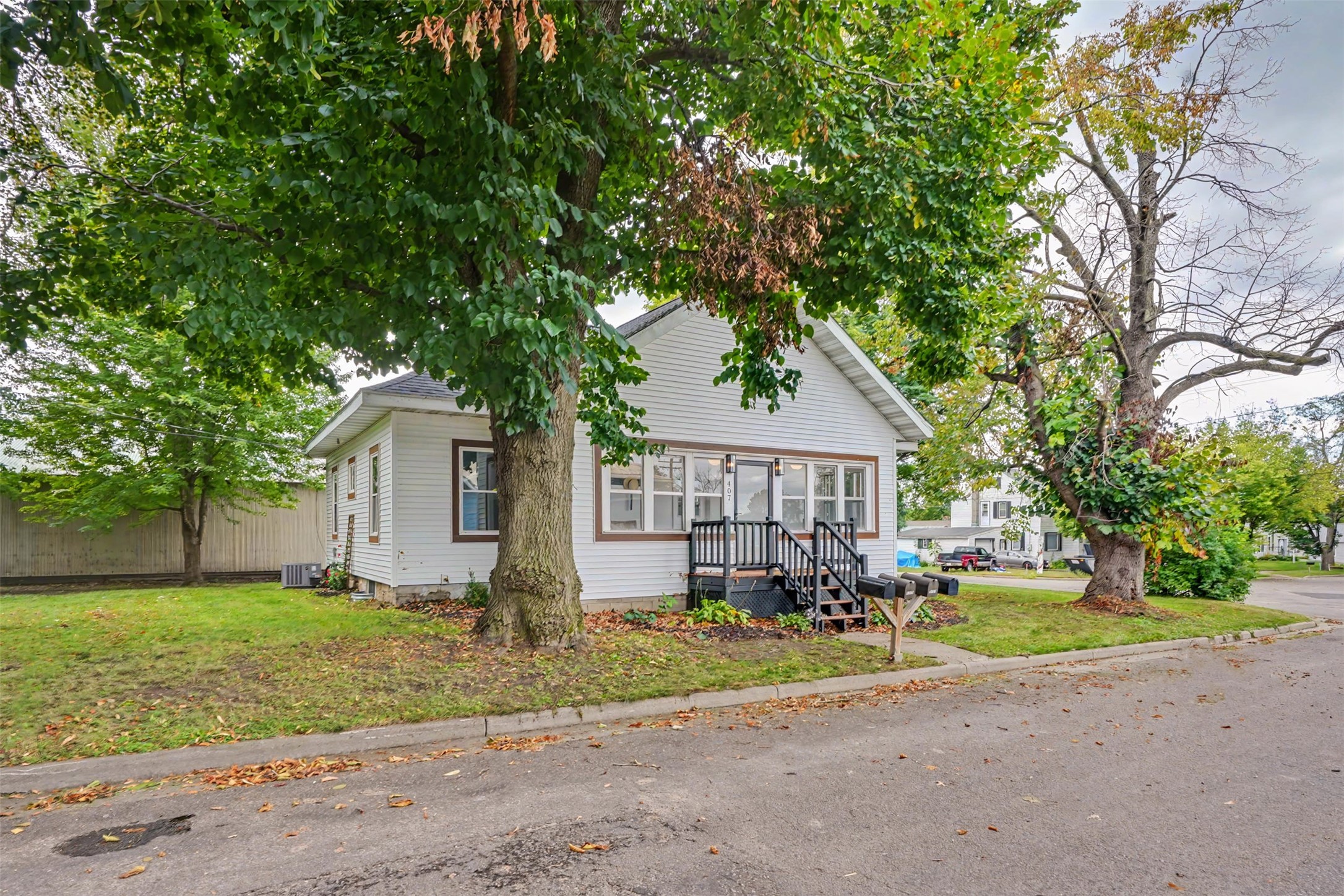 407 8th Avenue W Property Photo 44