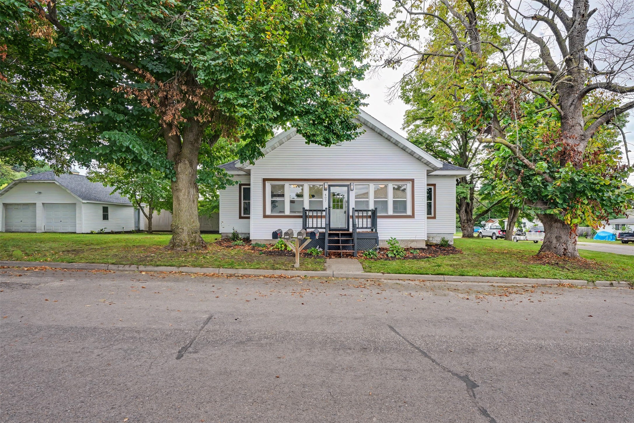 407 8th Avenue W Property Photo 45