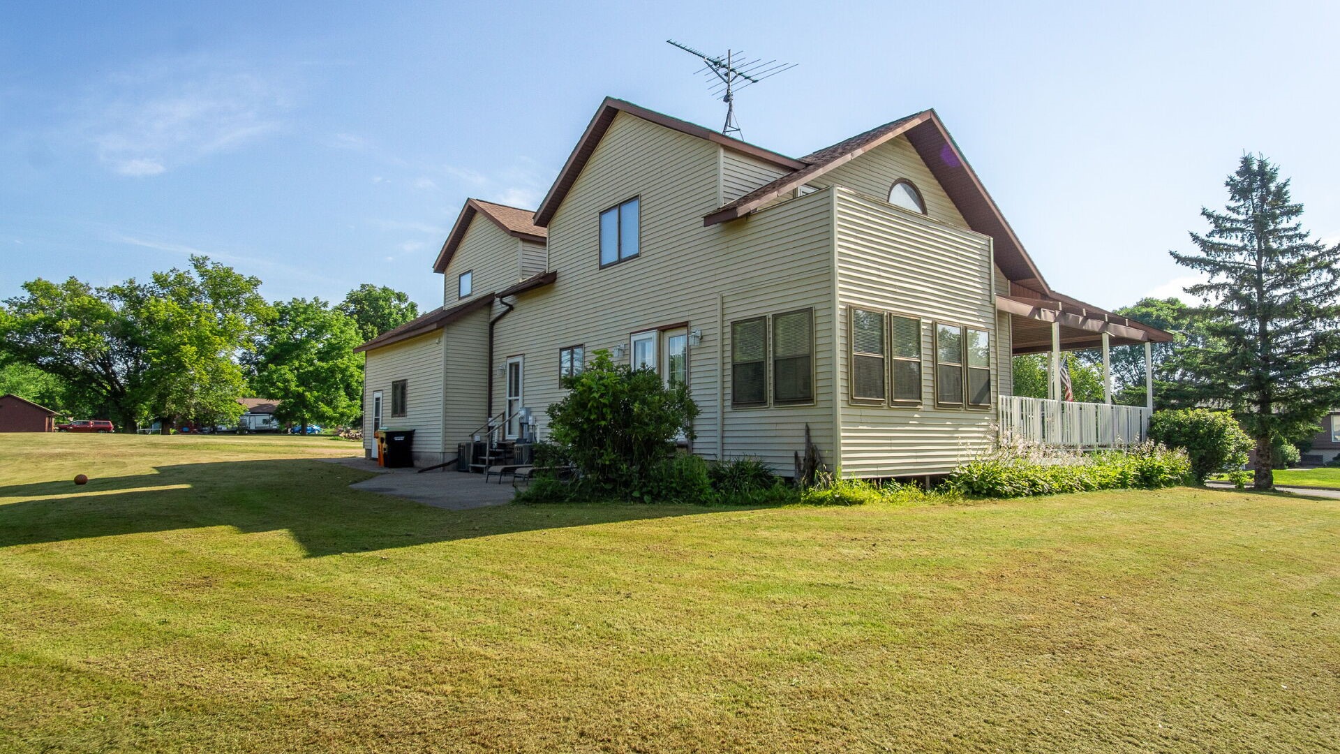 749 Madison Street Property Photo 4