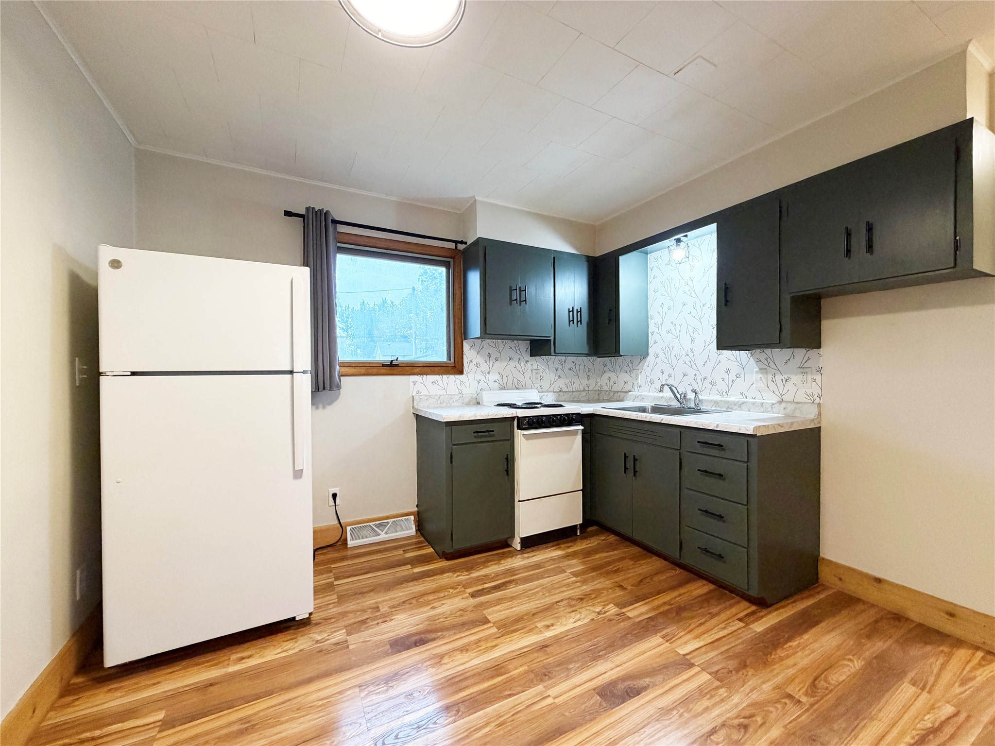 207 Hatten Avenue Property Photo 3
