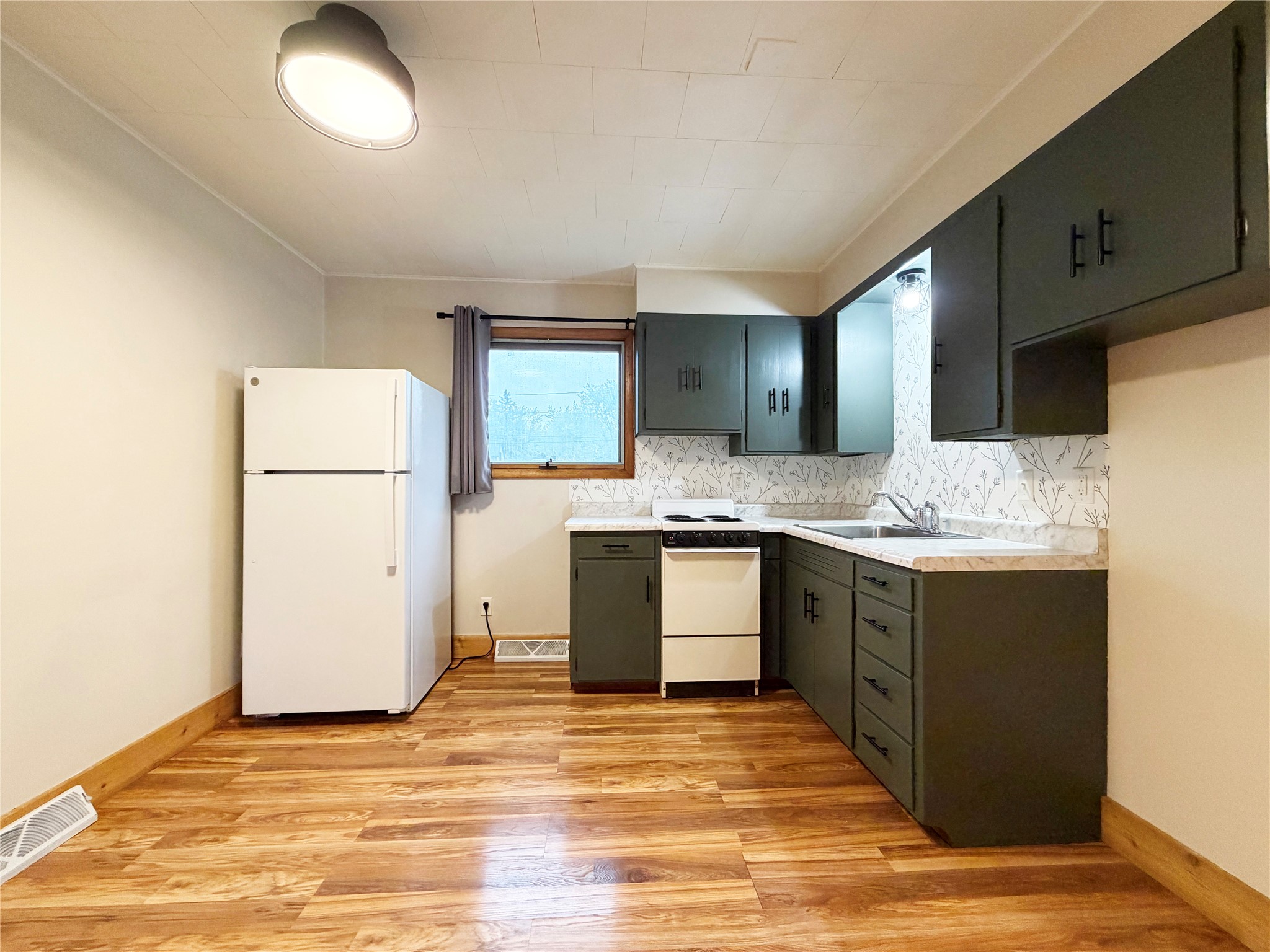 207 Hatten Avenue Property Photo 4