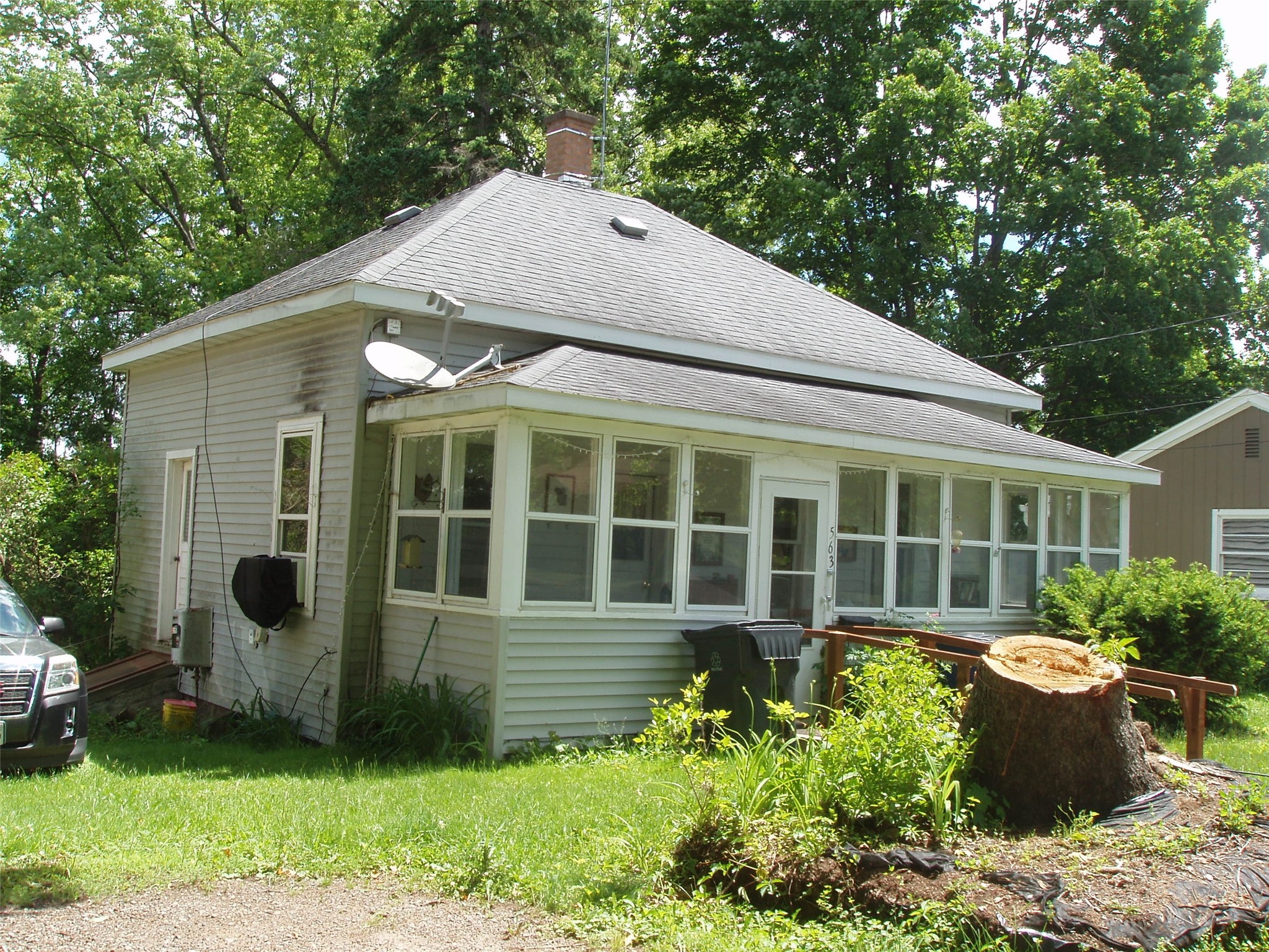 563 S 3rd Avenue Property Photo 3