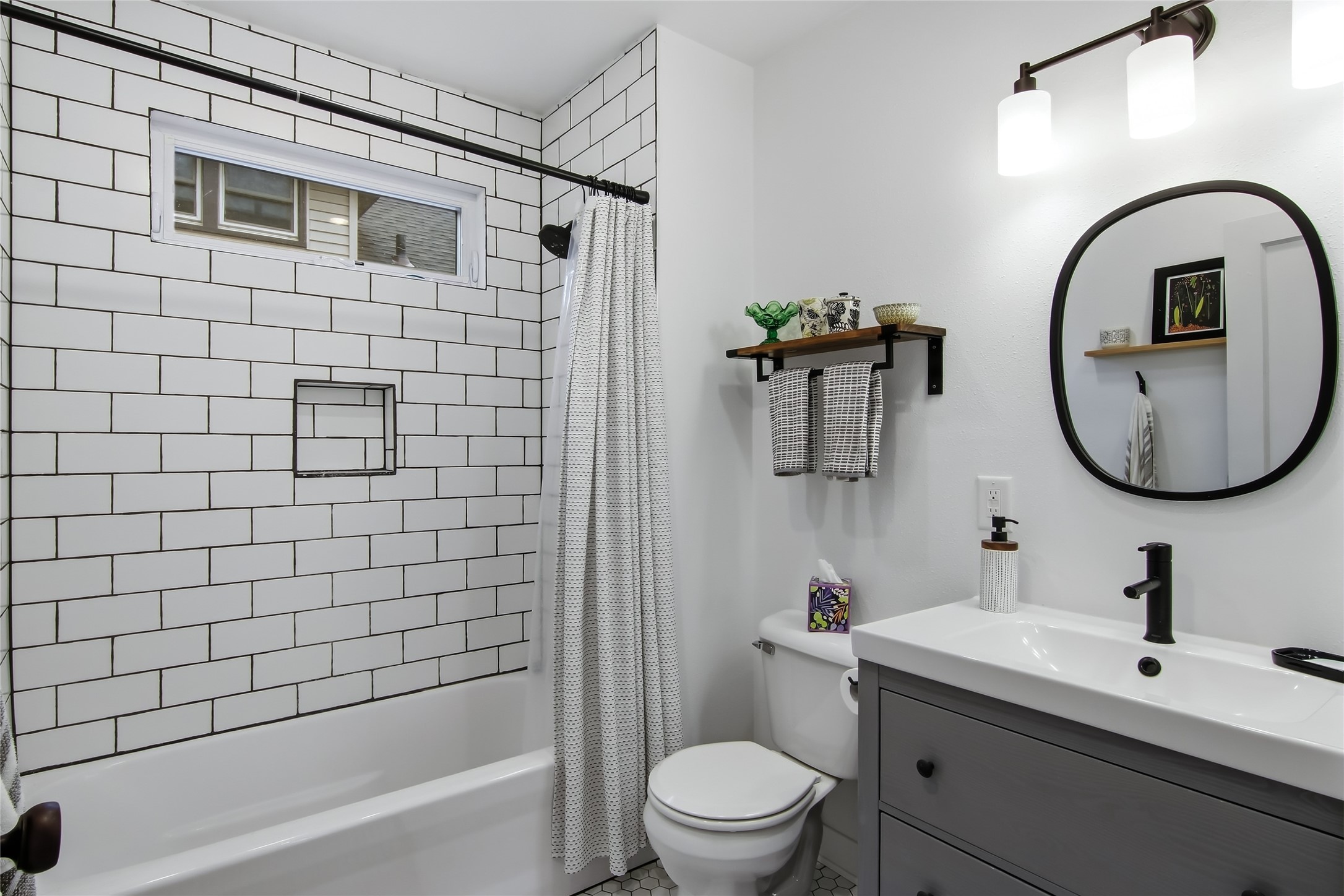 1324 Sherwin Avenue Property Photo 14