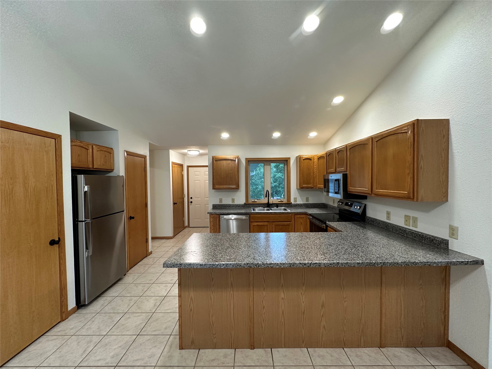 2610 Mont Claire Road Property Photo 3