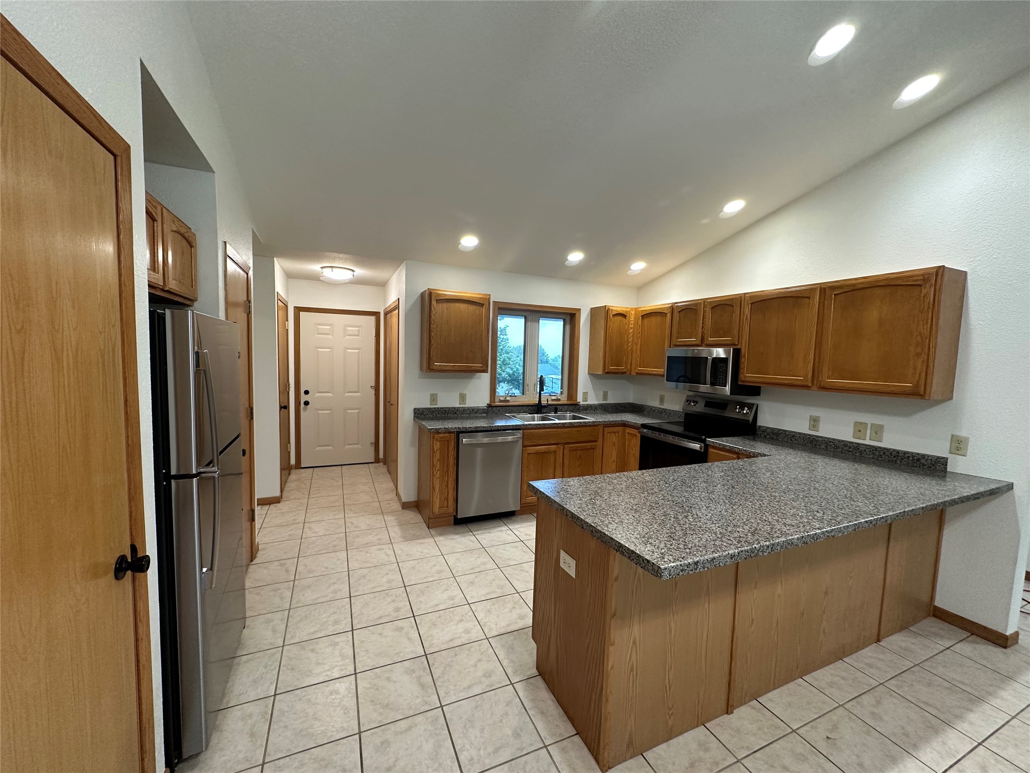 2610 Mont Claire Road Property Photo 4