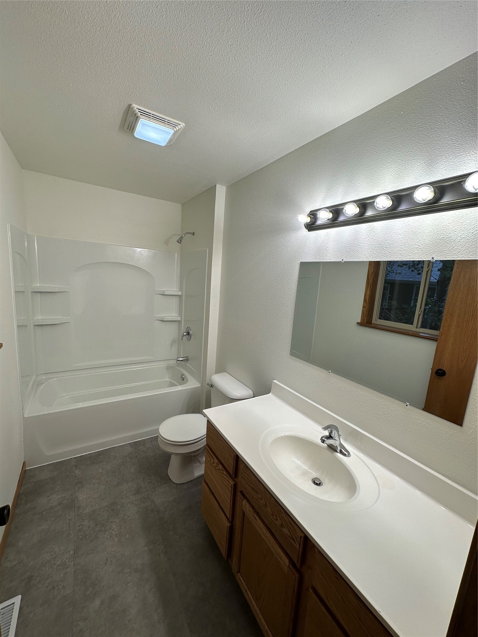 2610 Mont Claire Road Property Photo 17