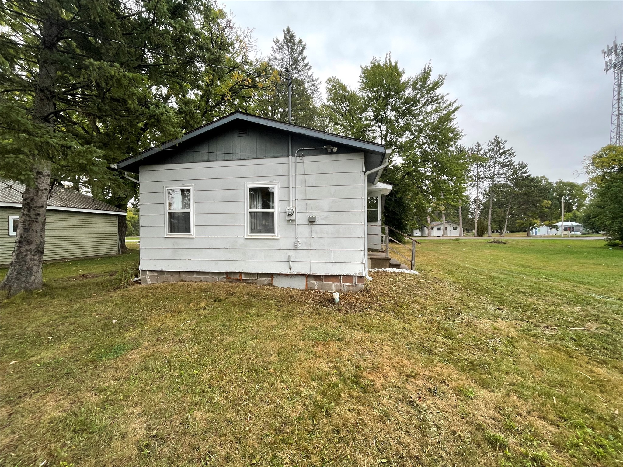 6563 W Railroad Avenue Property Photo 4
