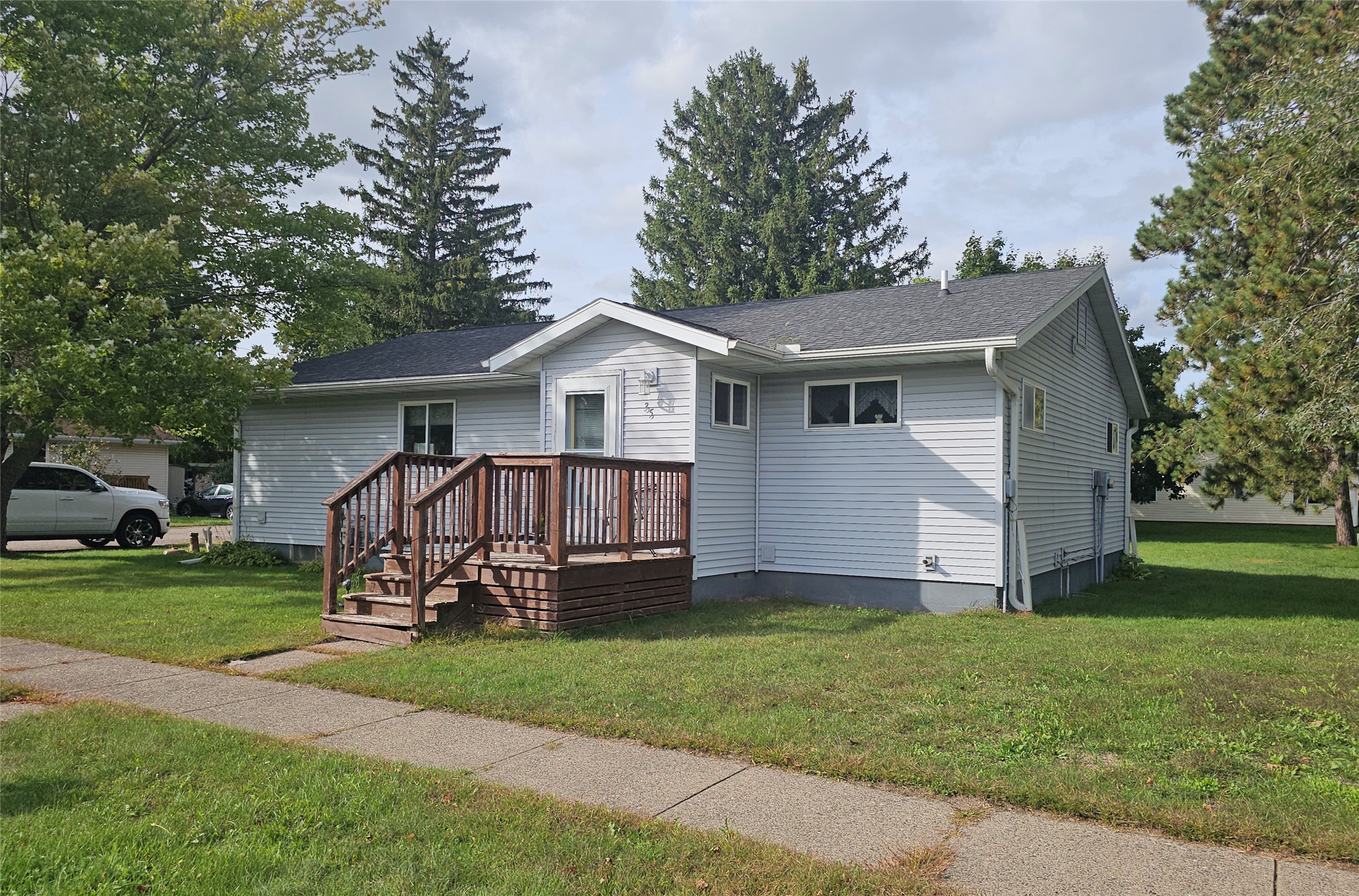 35 W Franklin Avenue Property Photo 1