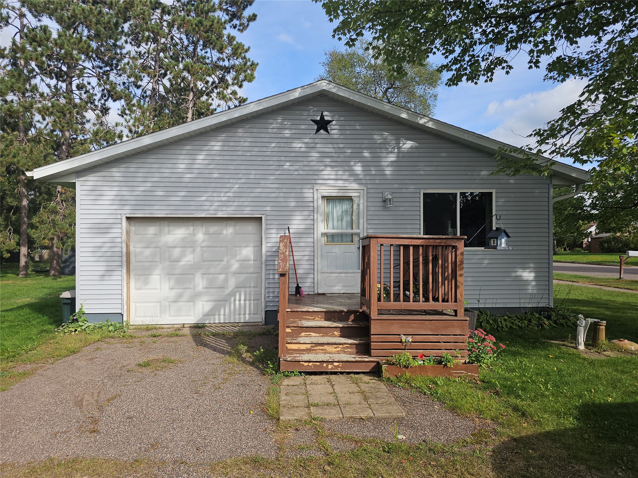 35 W Franklin Avenue Property Photo 2