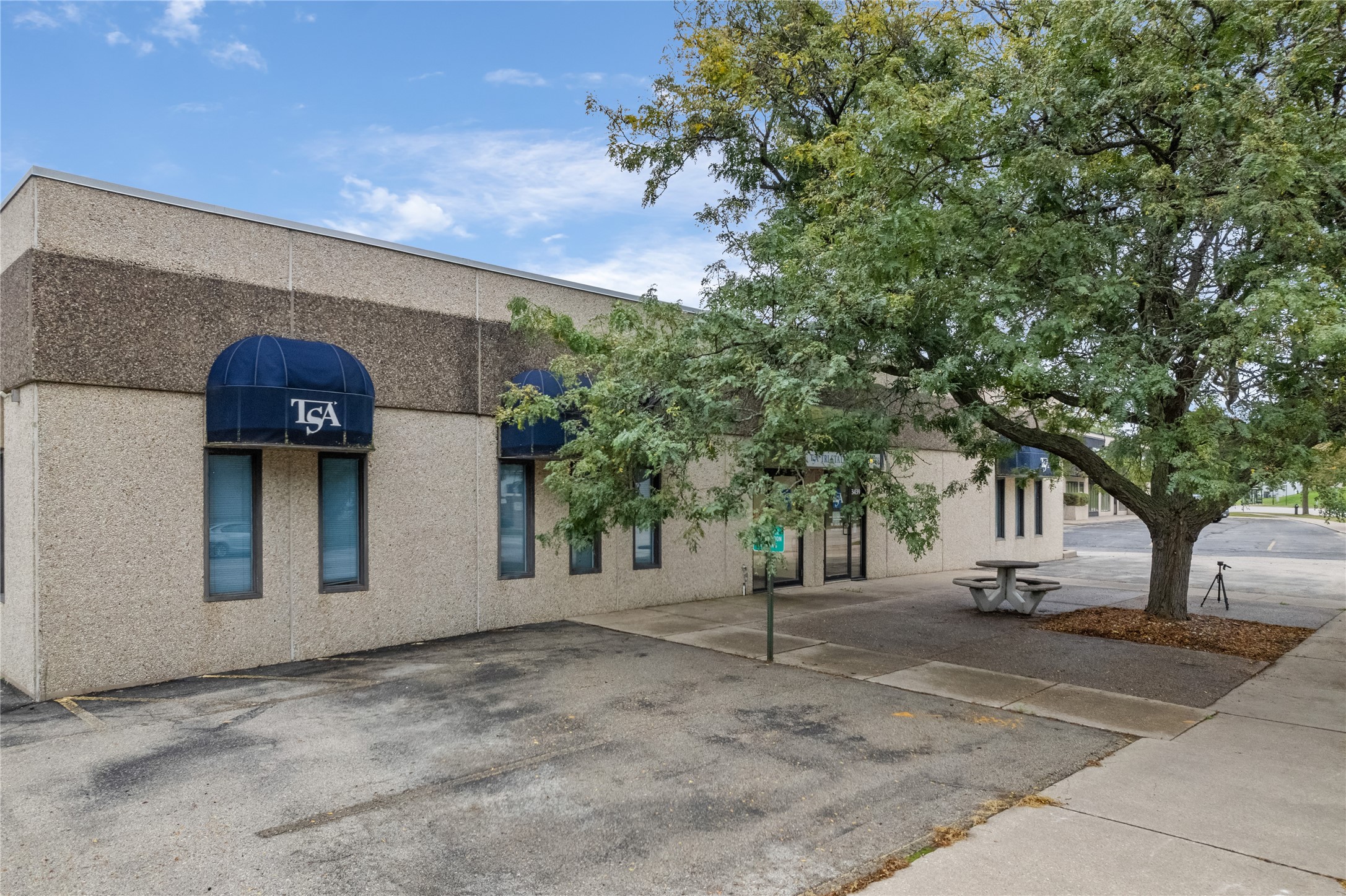 3437-3439 East Avenue S Property Photo 1