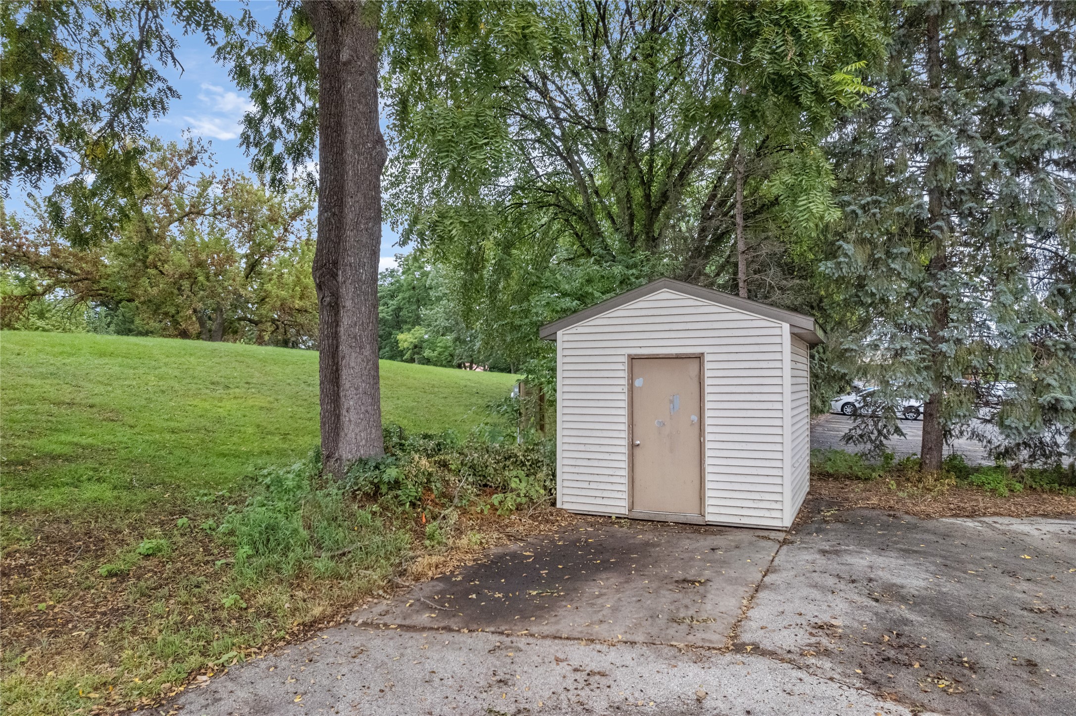3437-3439 East Avenue S Property Photo 13