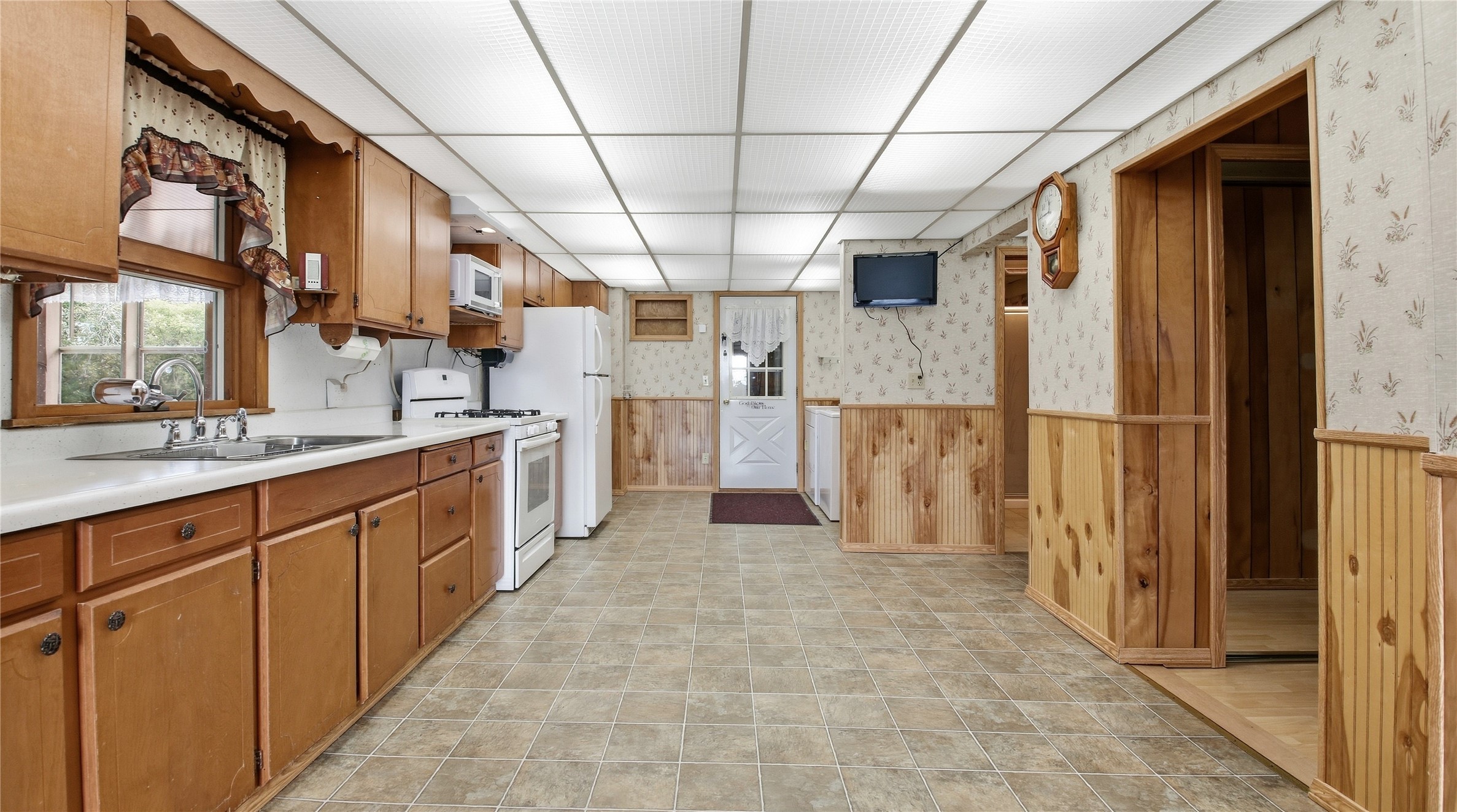 529 W Maple Street Property Photo 4