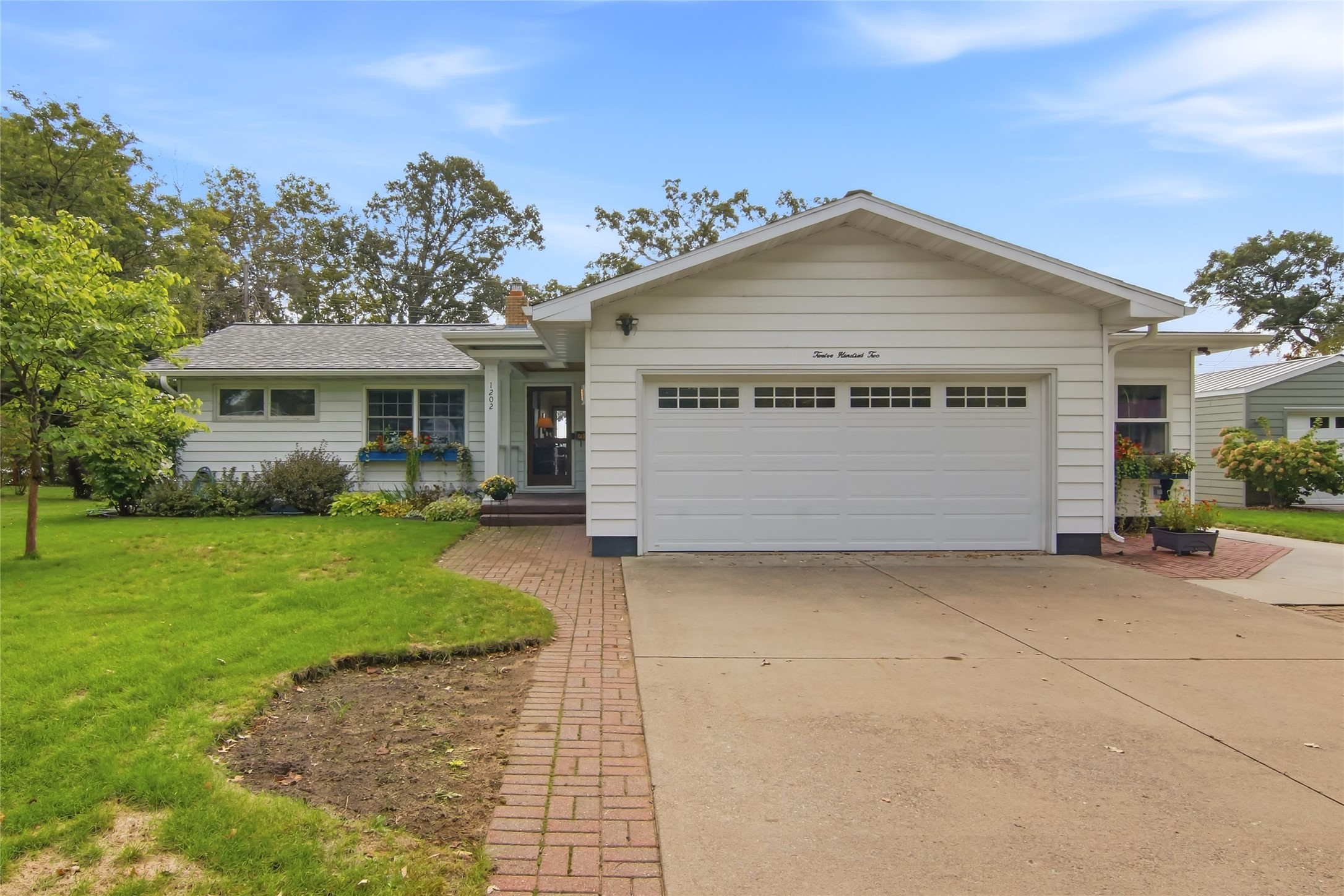 1202 North Shore Drive Ne Property Photo 1