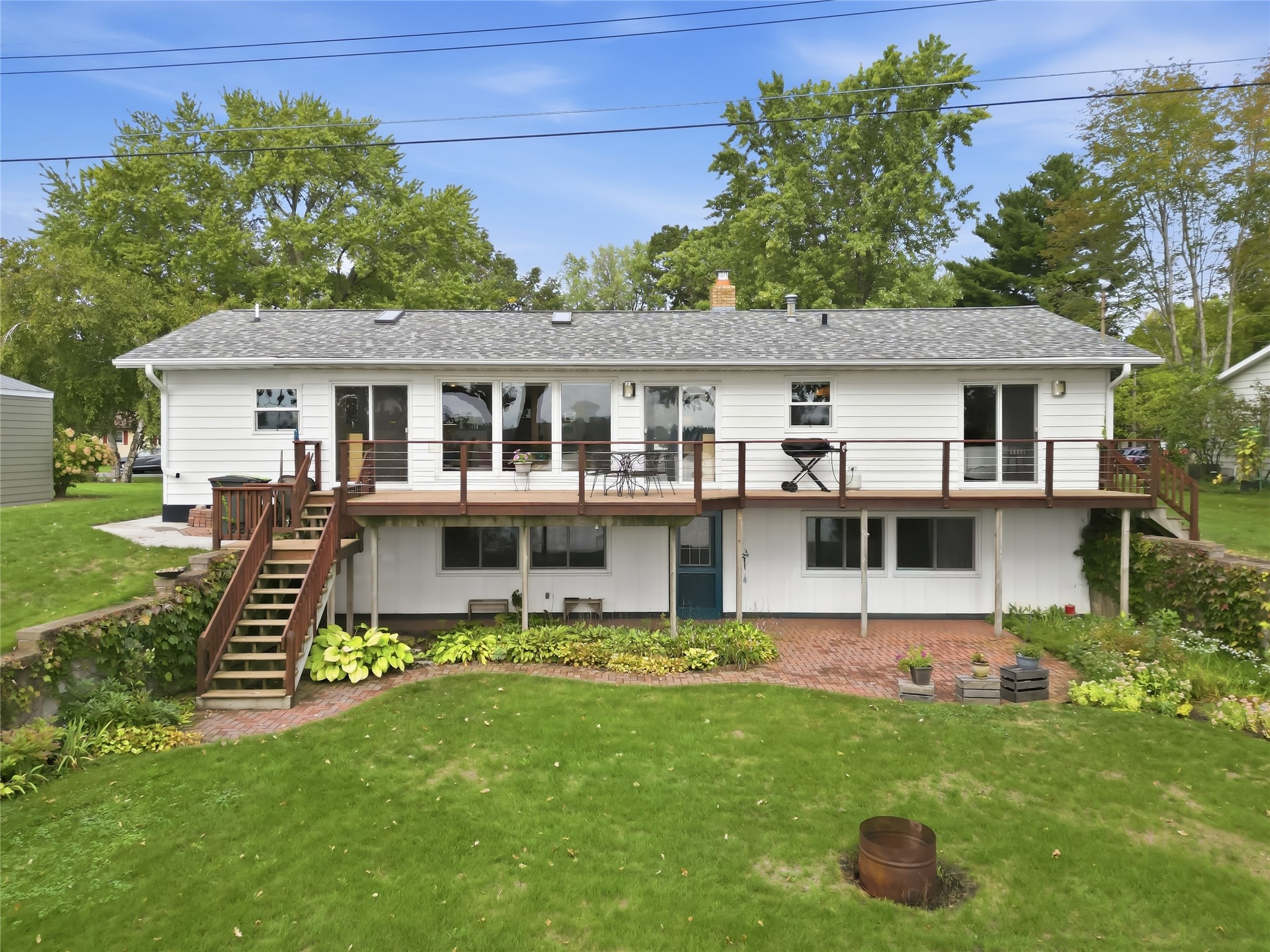 1202 North Shore Drive Ne Property Photo 2