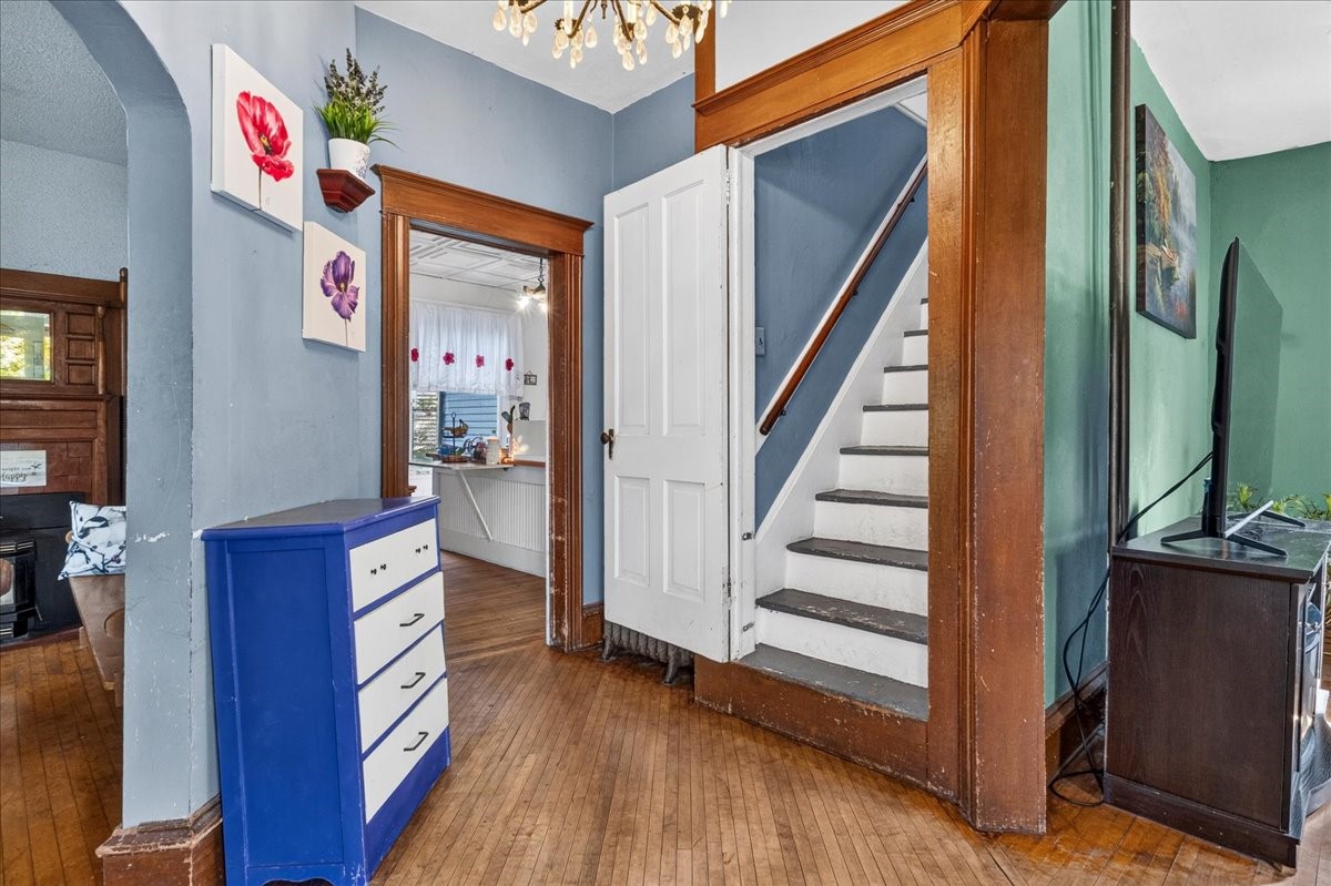 1303 Main Street E Property Photo 4