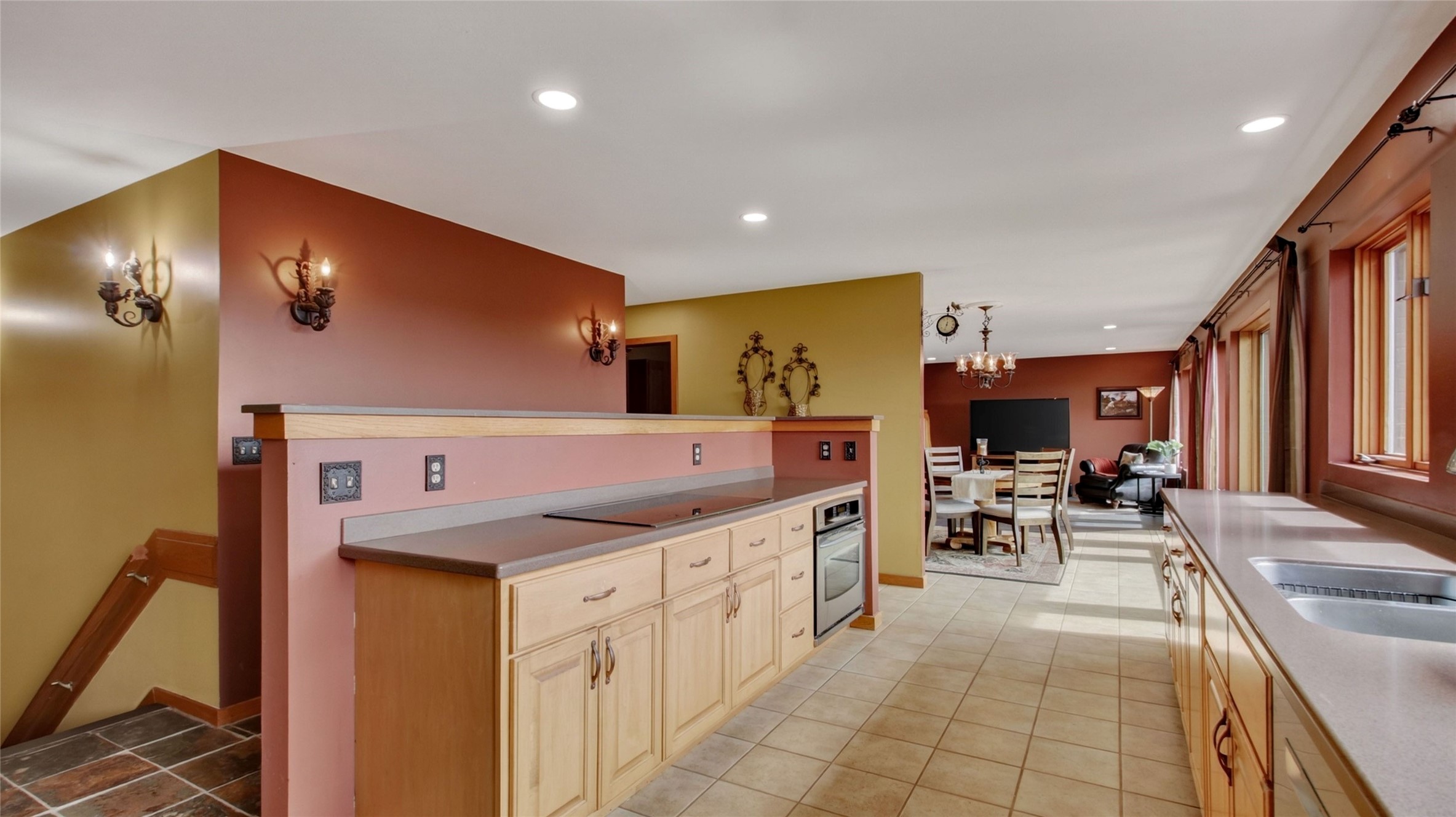 445 E Woodridge Drive Property Photo 3
