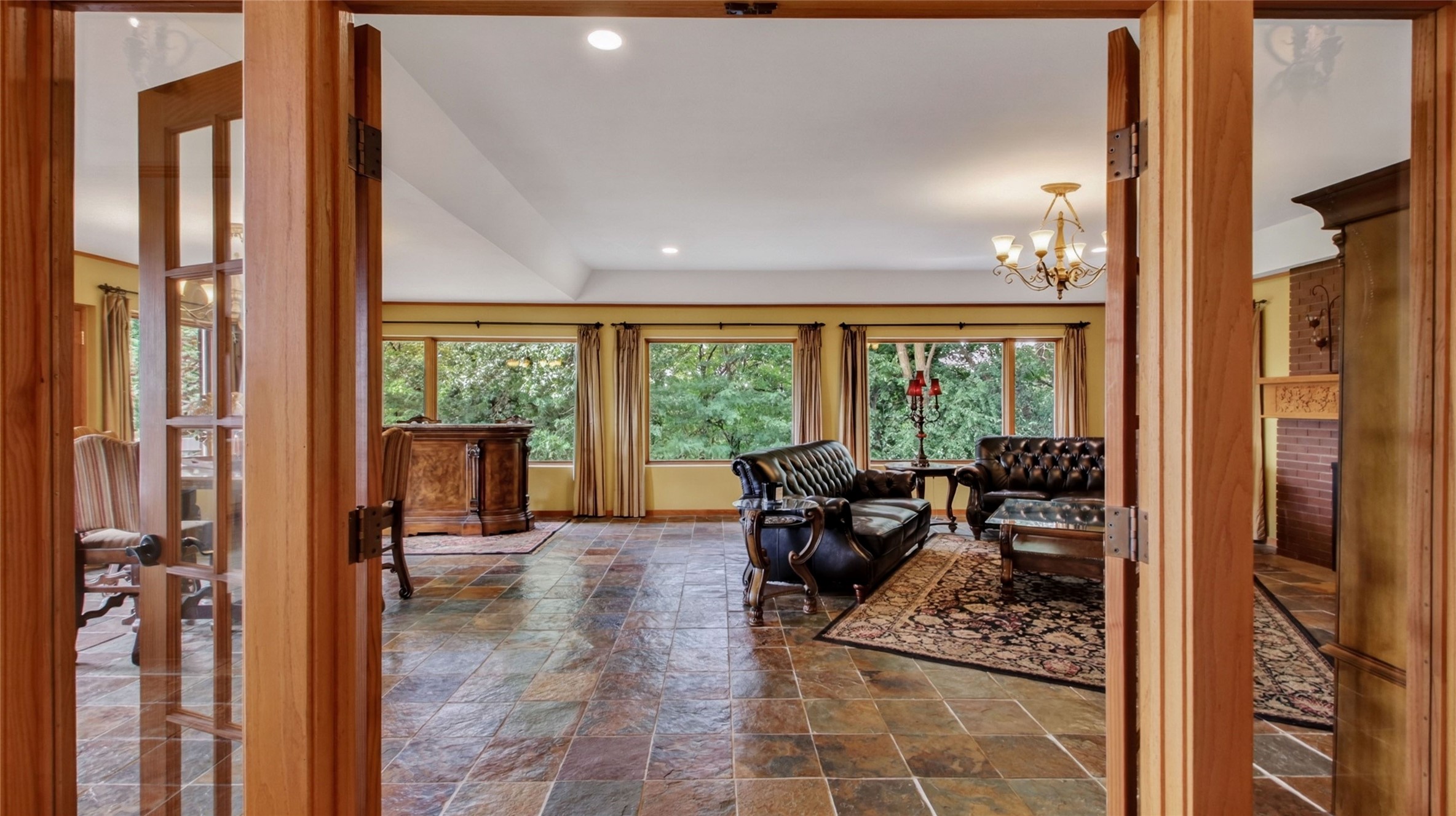 445 E Woodridge Drive Property Photo 6