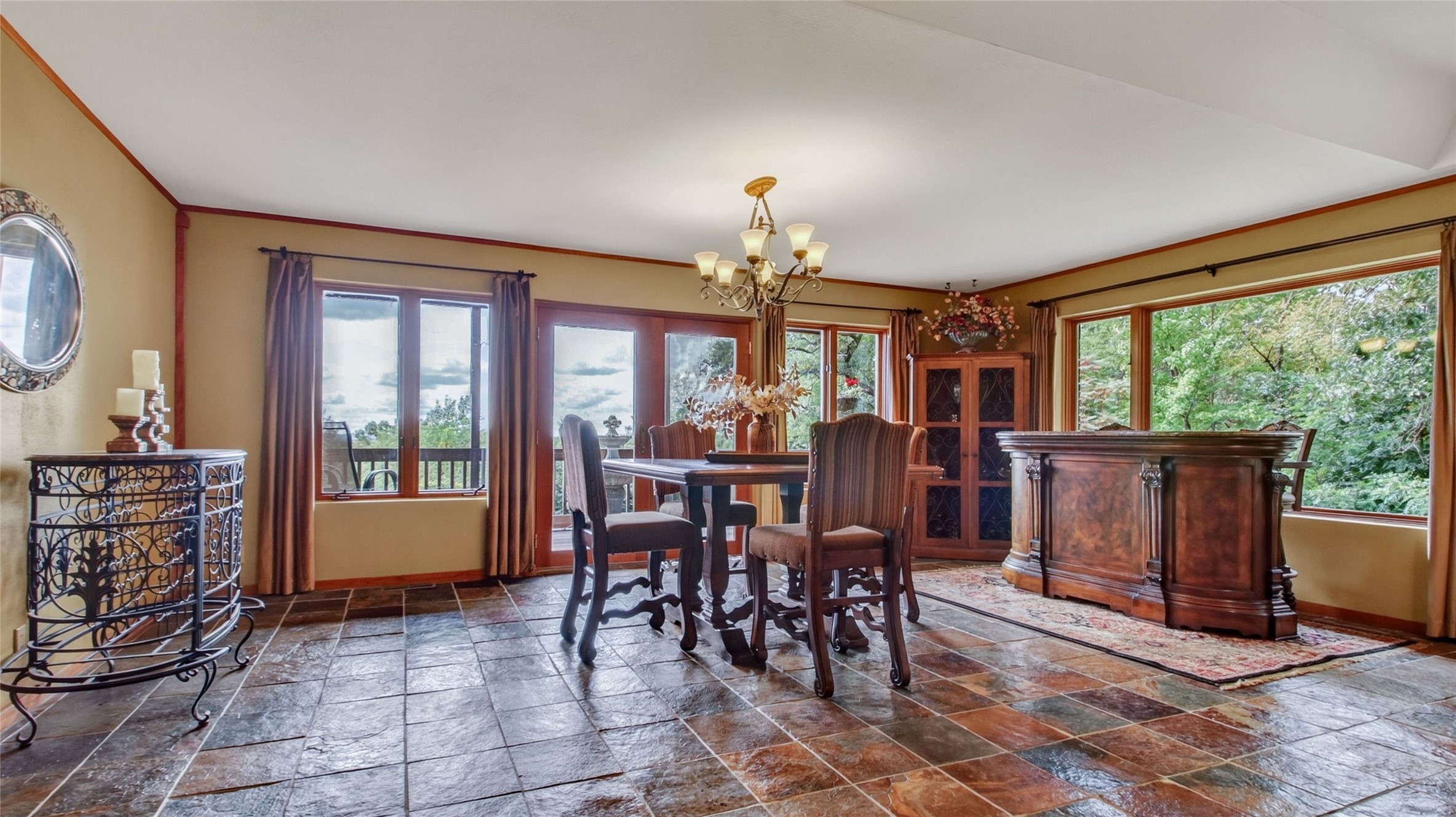 445 E Woodridge Drive Property Photo 10