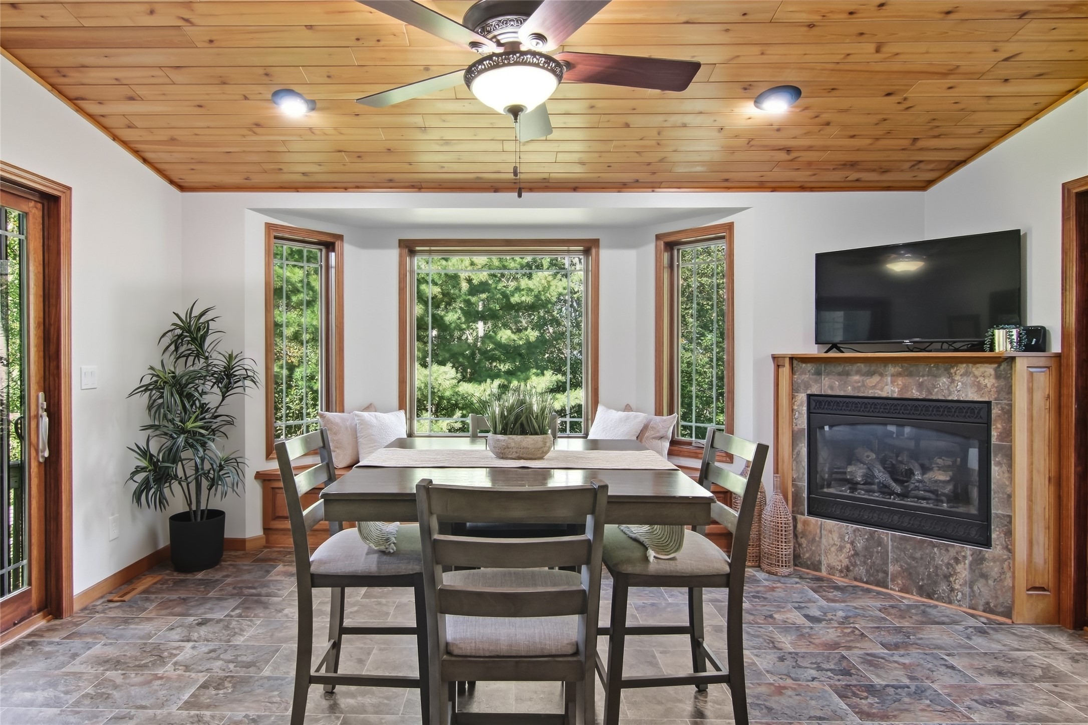3920 Woodcrest Court Property Photo 17