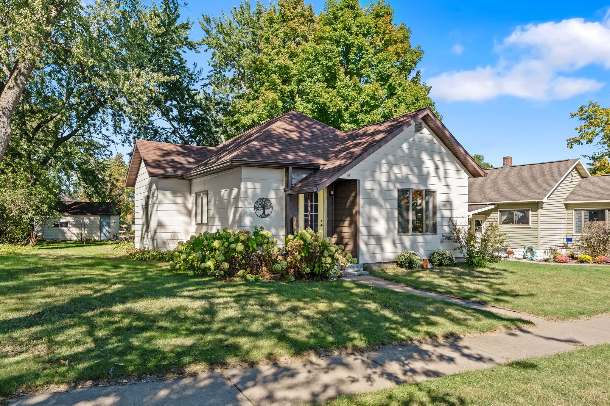 105 6th Avenue Property Photo 1