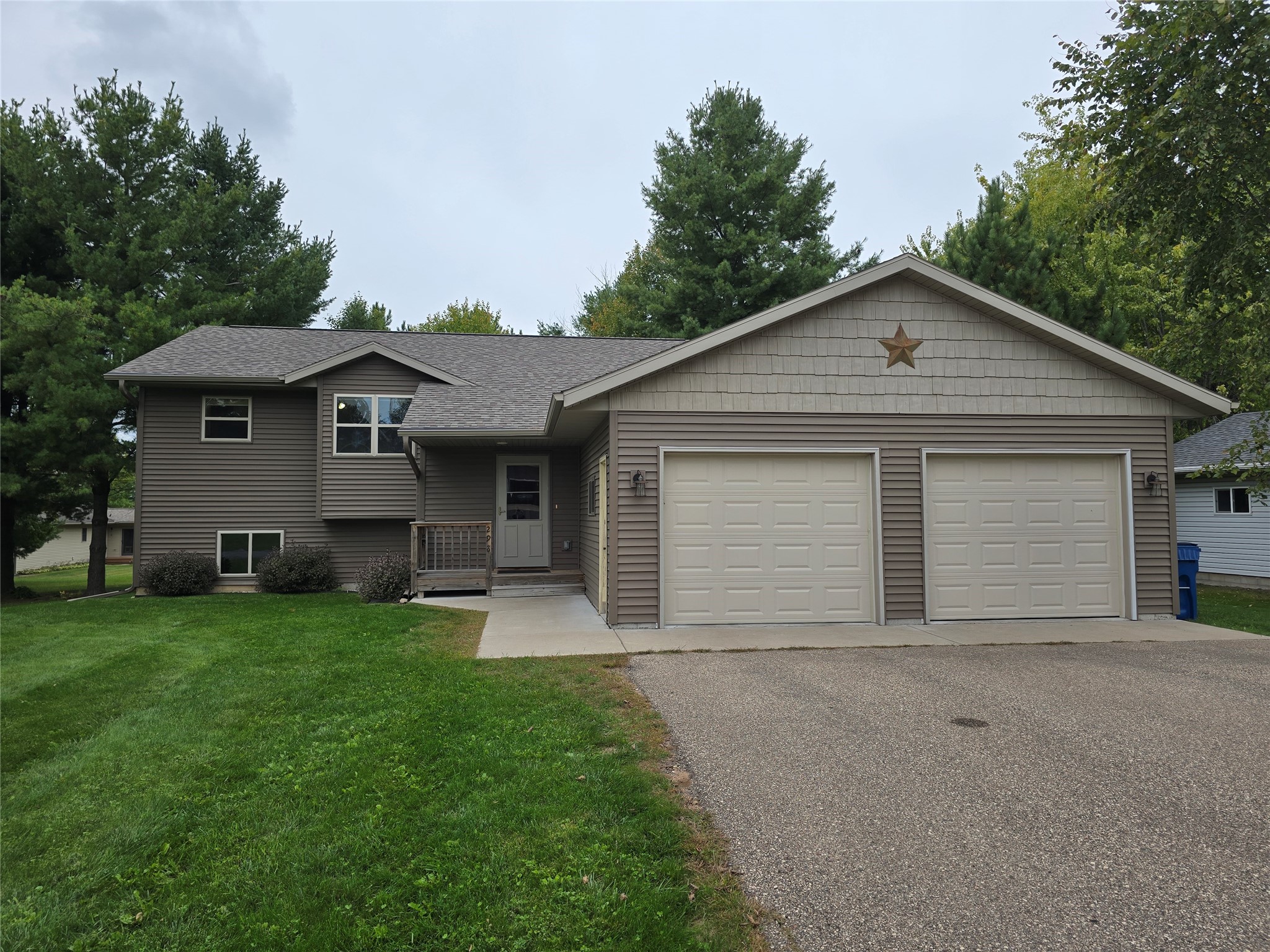 298 Thompson Terrace Drive Property Photo 2