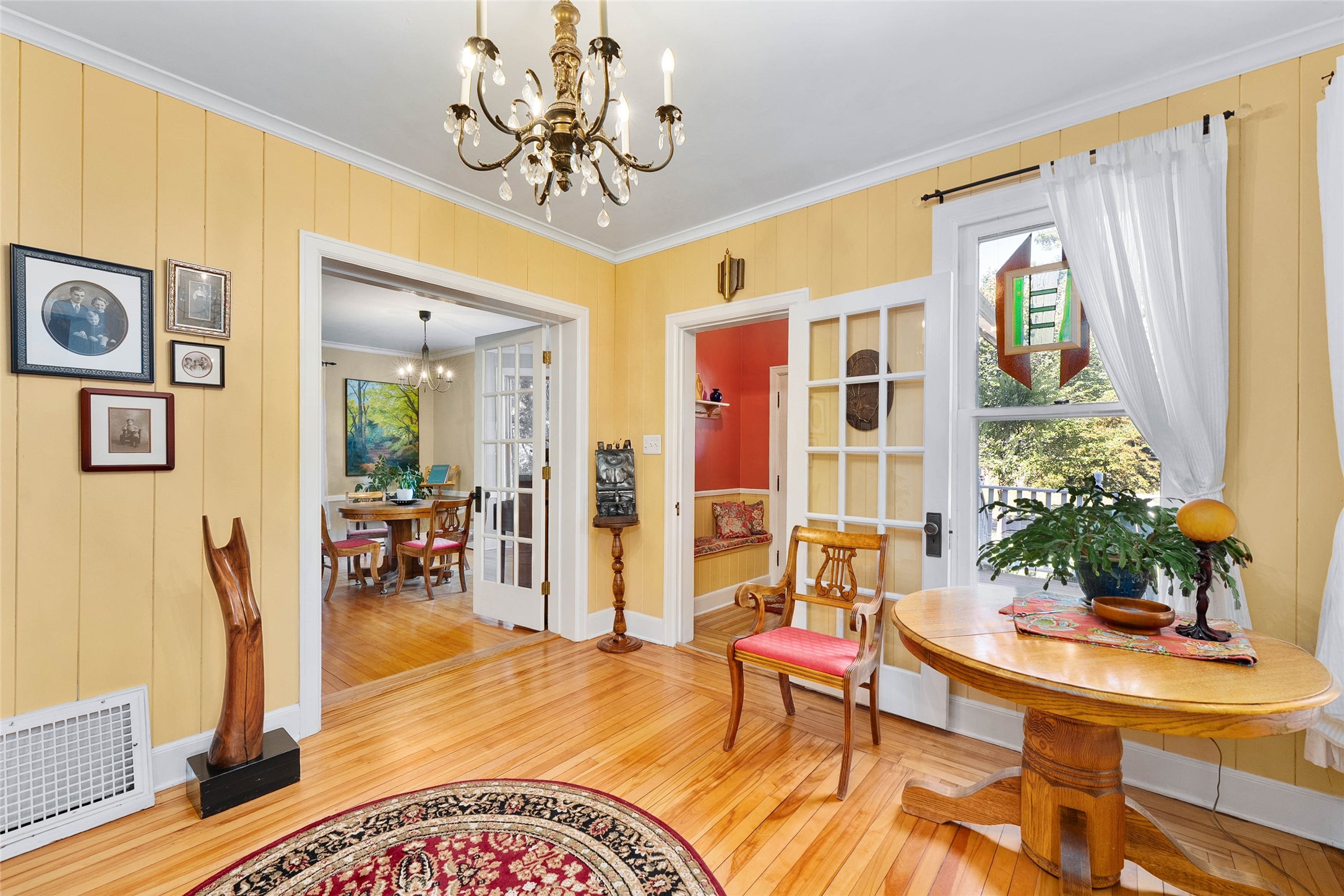 525 Summit Avenue Property Photo 6