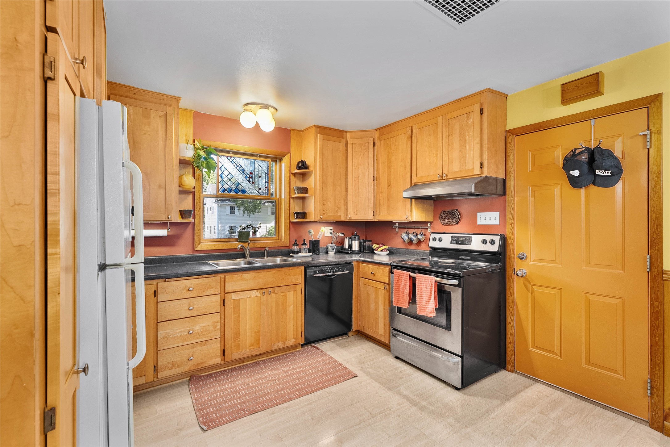 525 Summit Avenue Property Photo 14