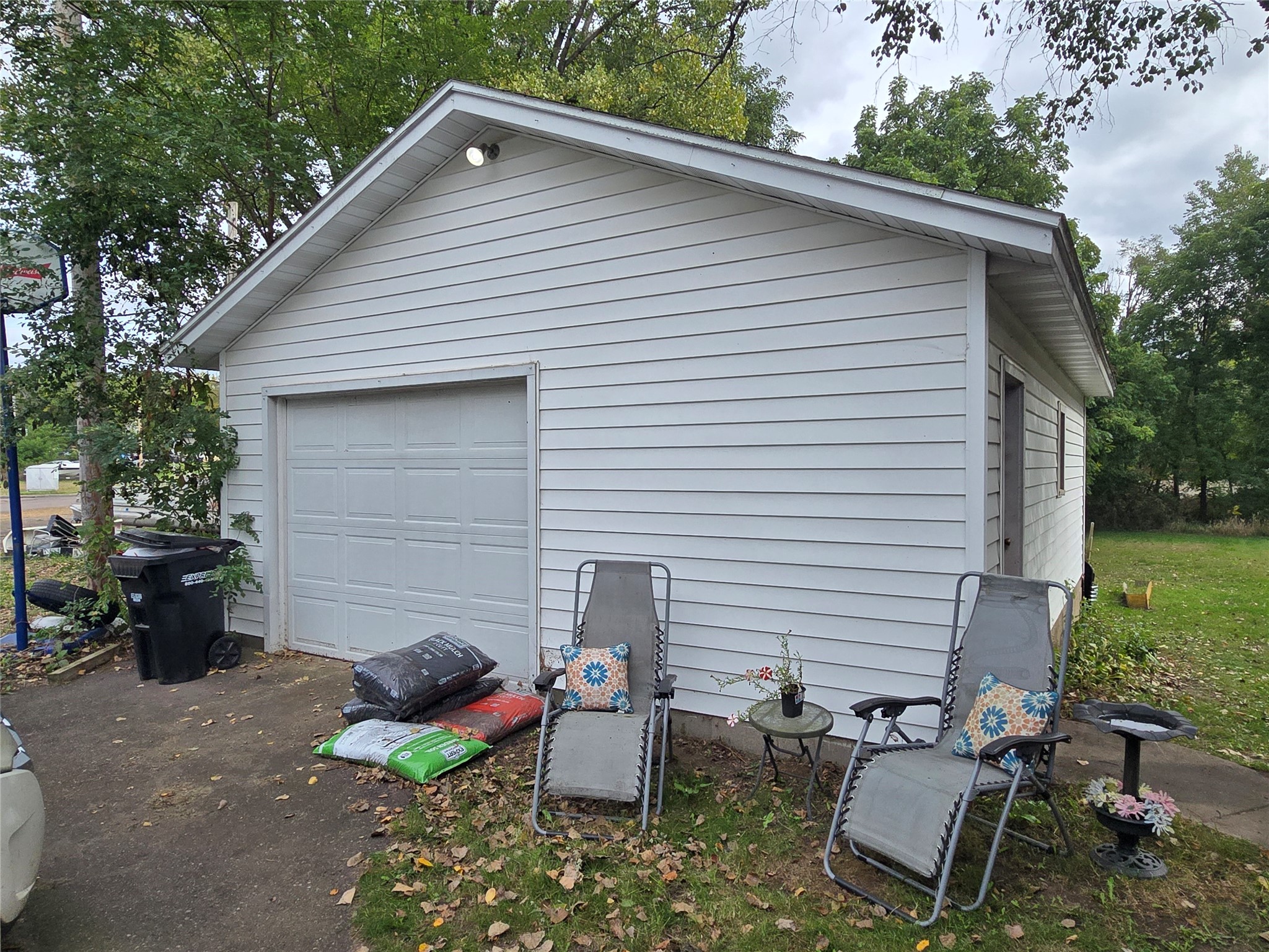 105 E Walnut Street Property Photo 2
