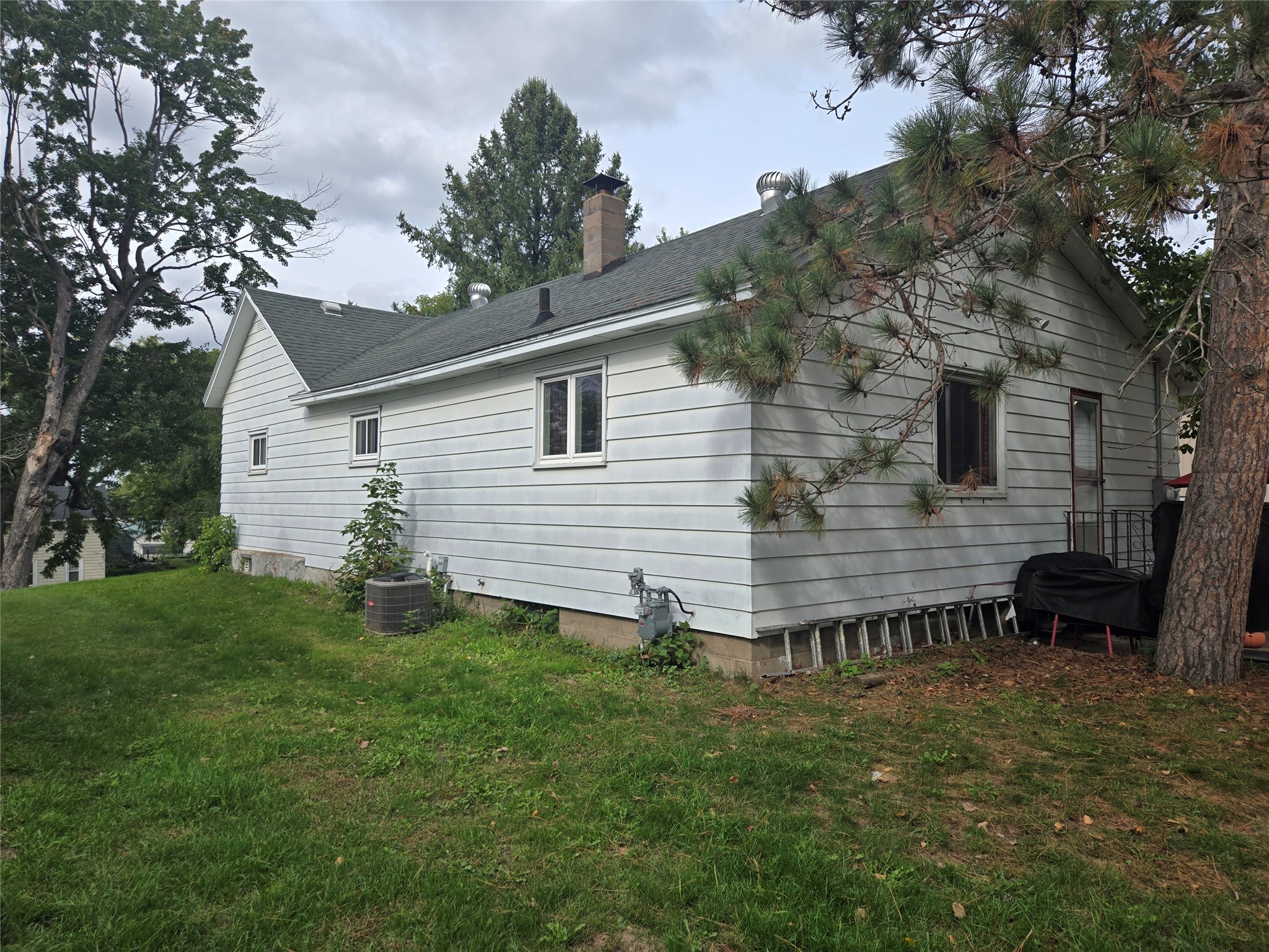 105 E Walnut Street Property Photo 5