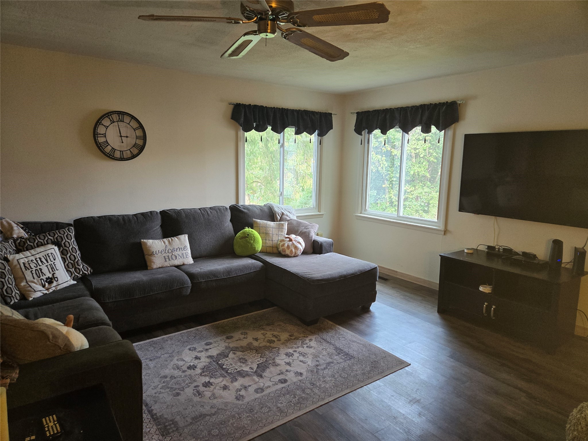 105 E Walnut Street Property Photo 9