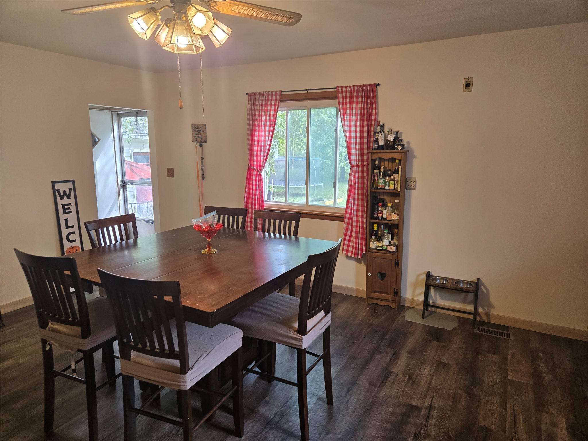 105 E Walnut Street Property Photo 13