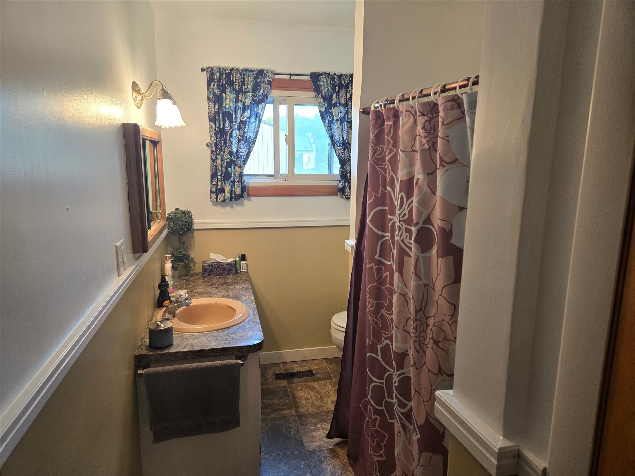 105 E Walnut Street Property Photo 14