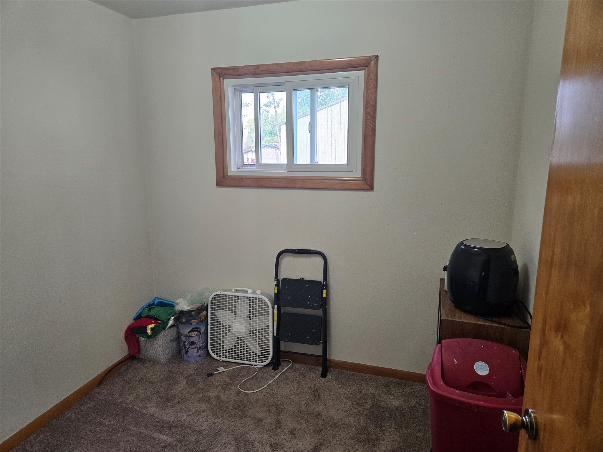 105 E Walnut Street Property Photo 20