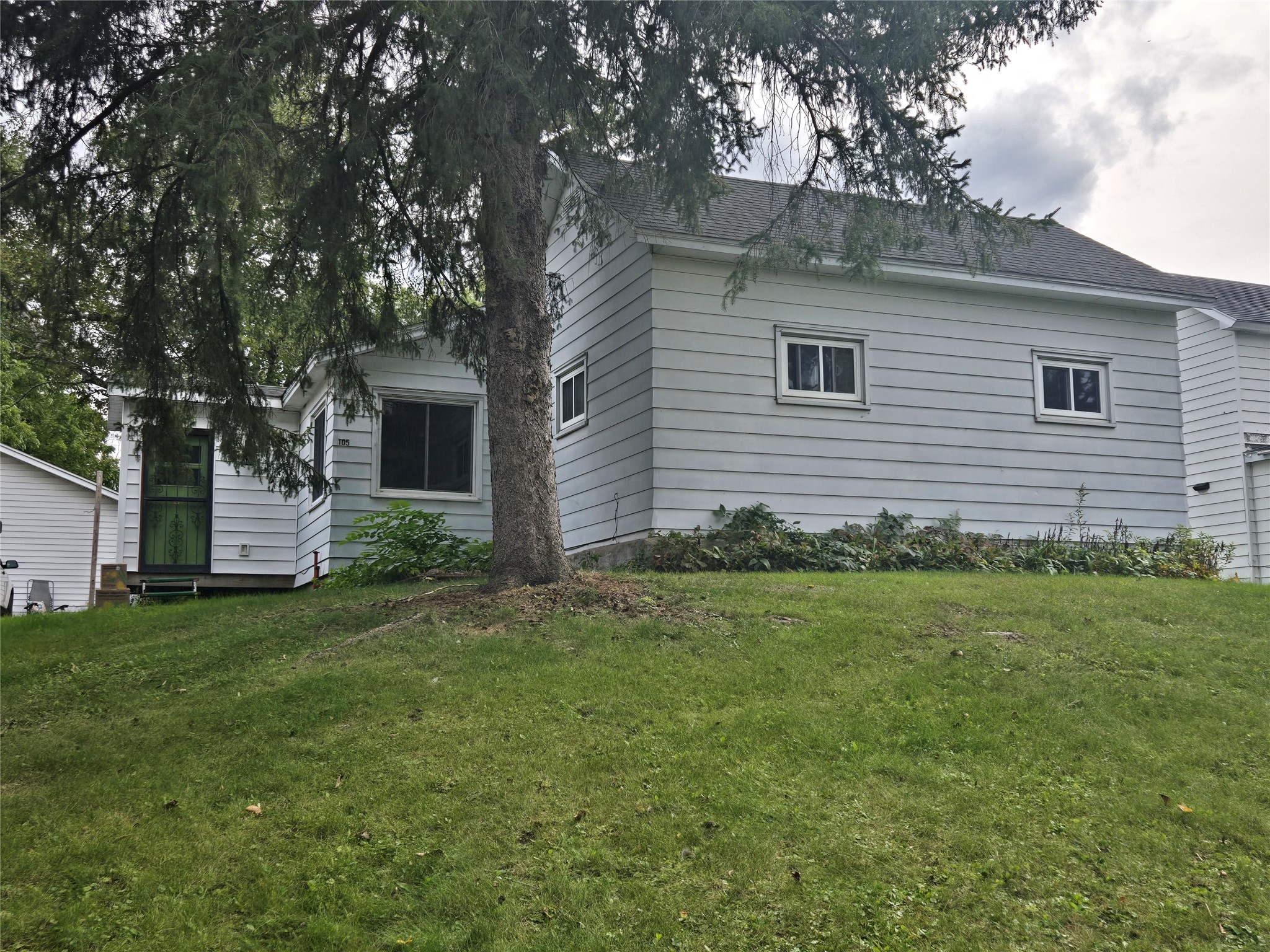105 E Walnut Street Property Photo 27