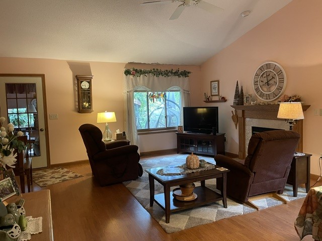 903 Woodglen Court Property Photo 2