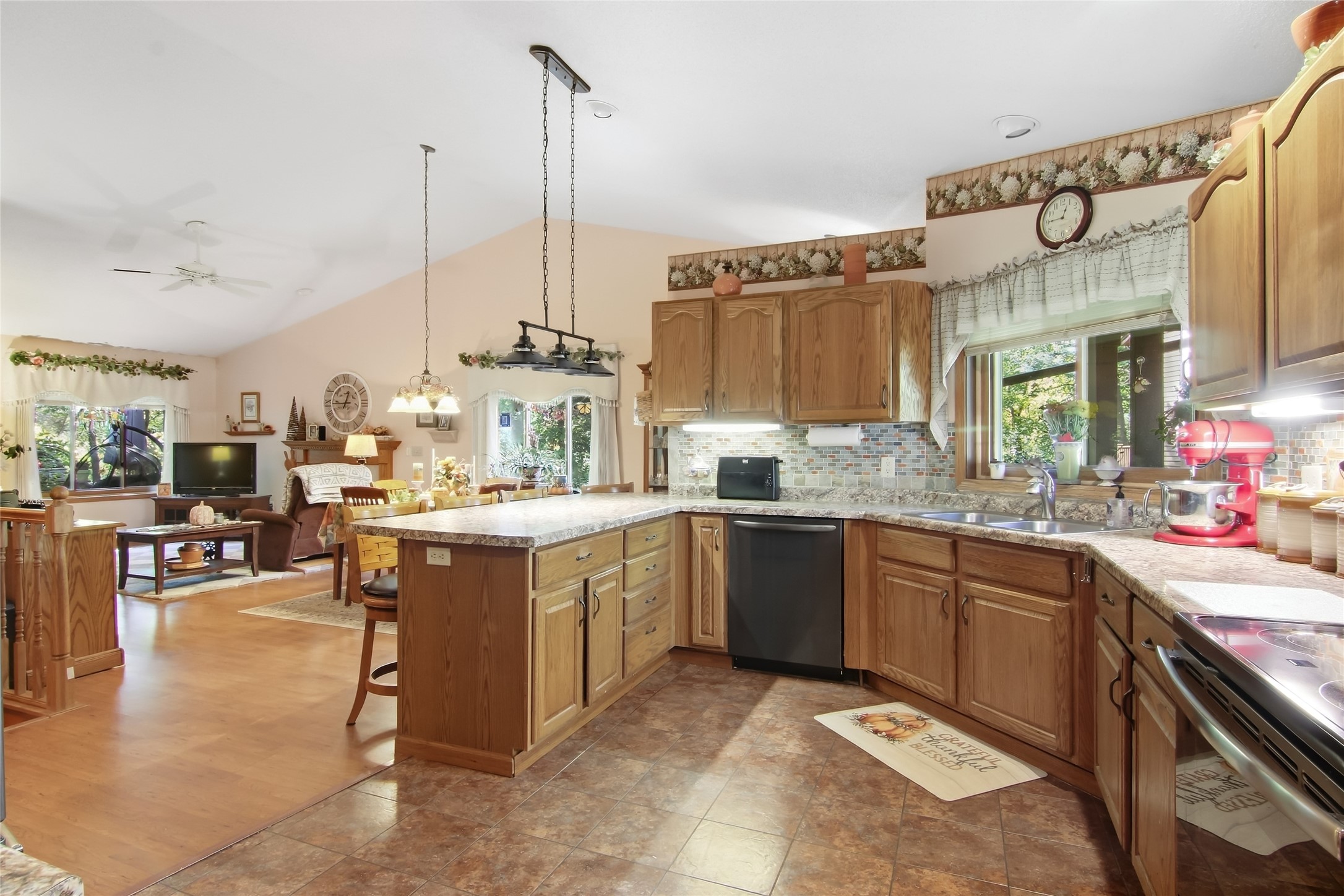 903 Woodglen Court Property Photo 7