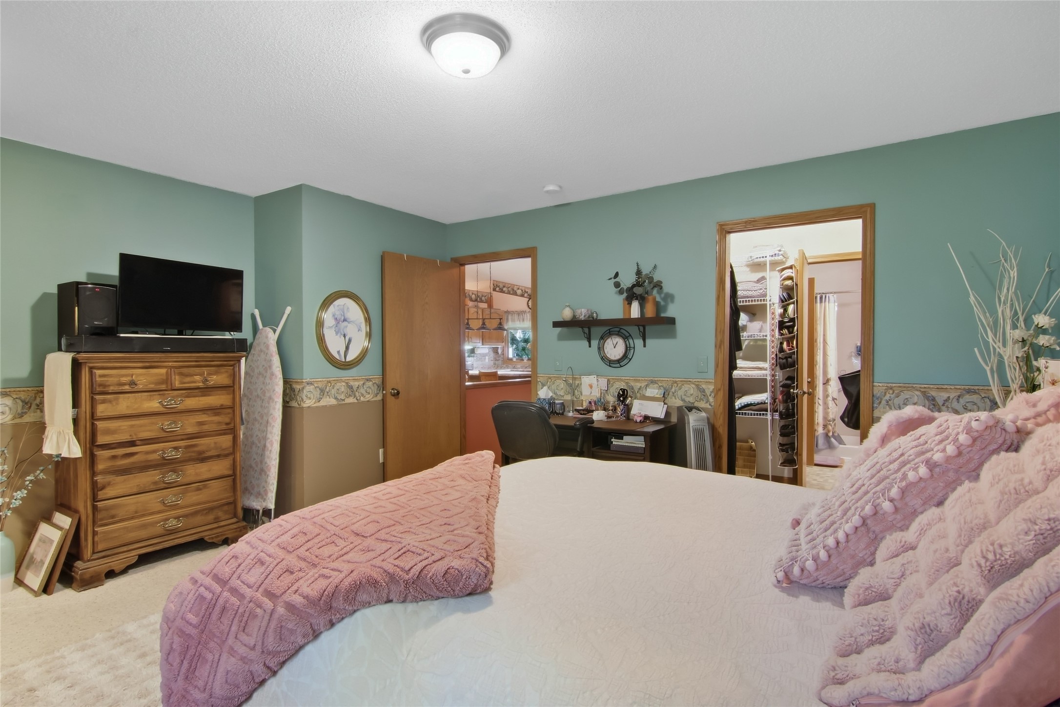 903 Woodglen Court Property Photo 16