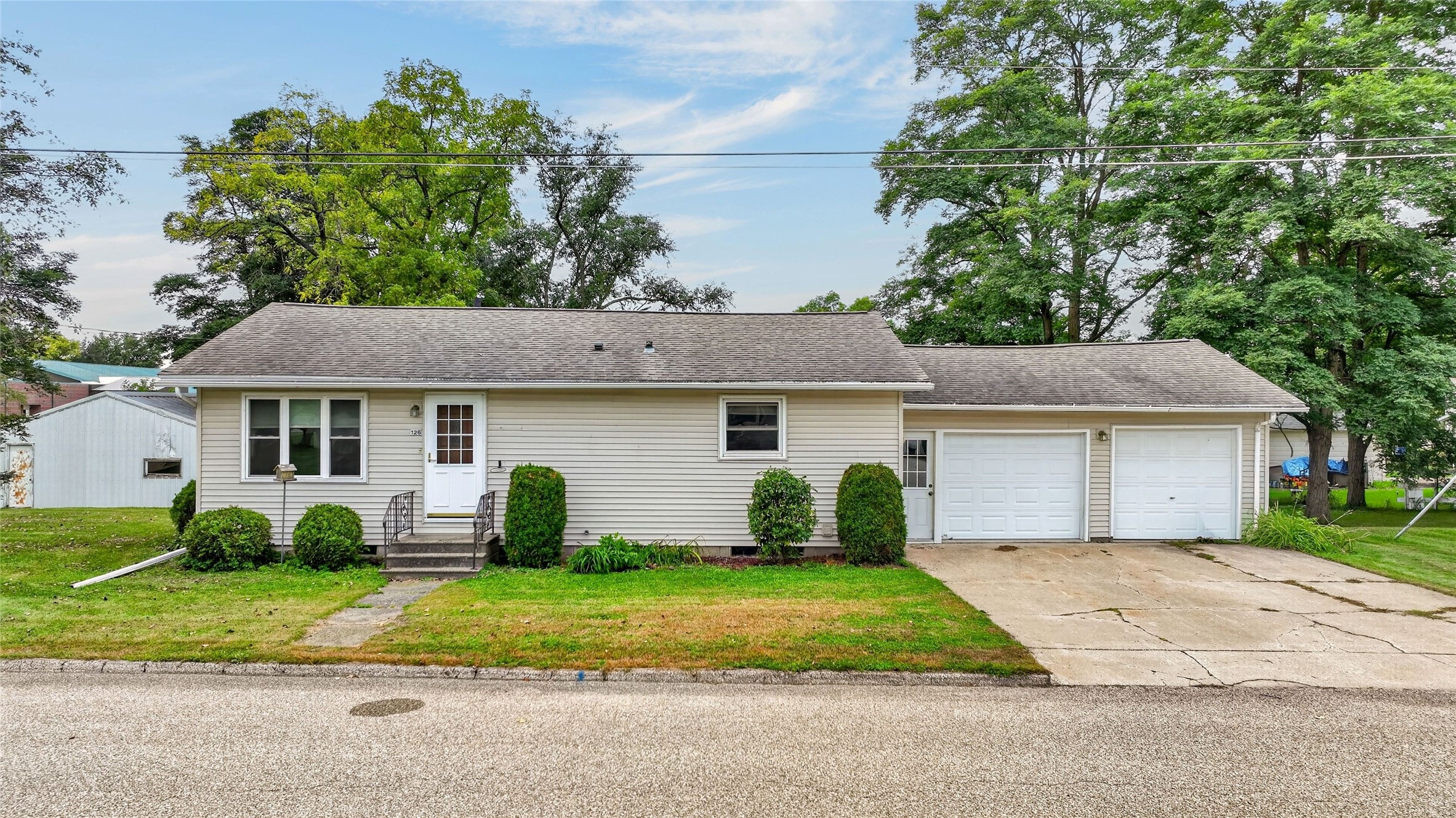 126 S Park Road Property Photo 1