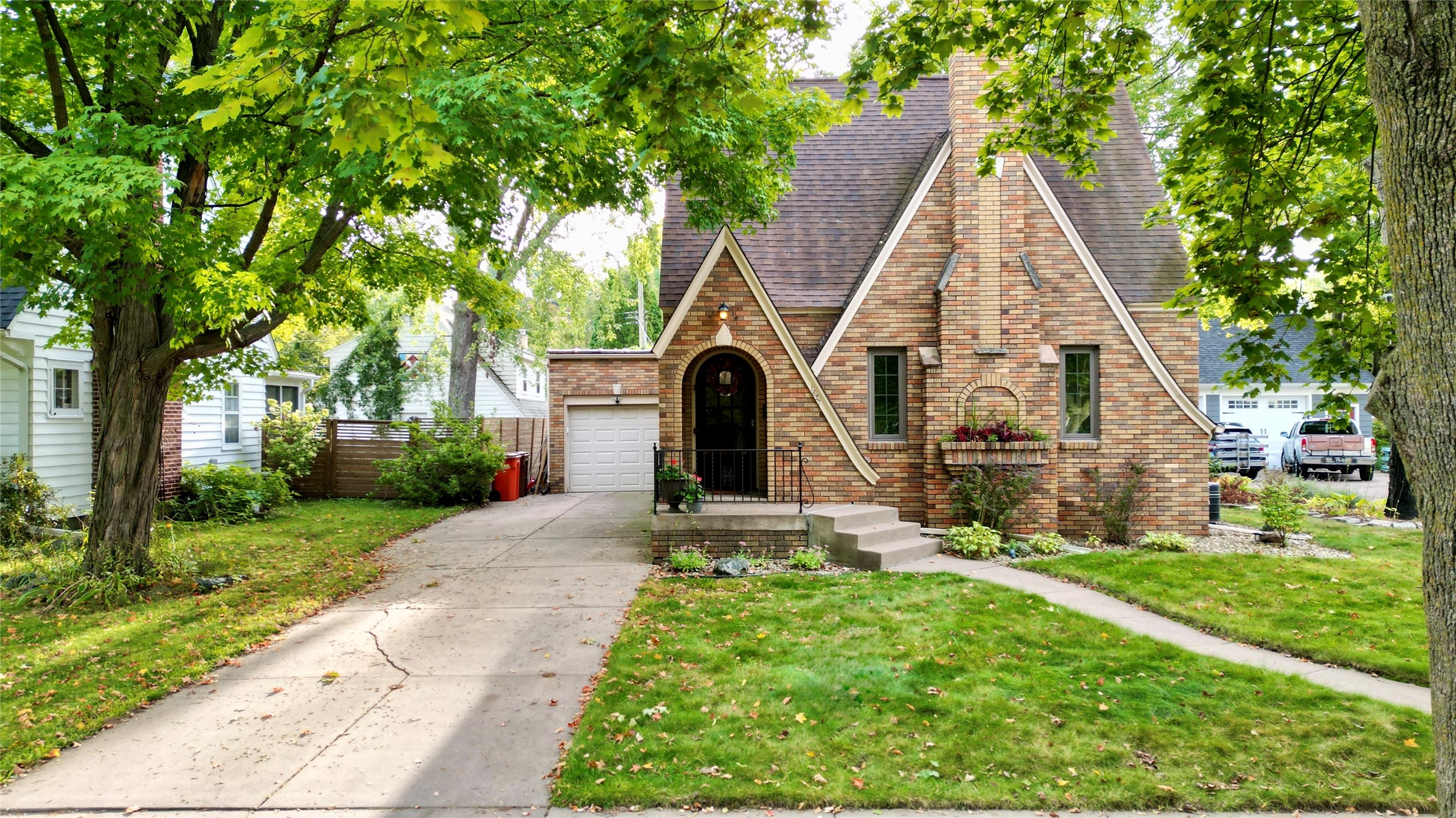 1627 Rust Street Property Photo 1